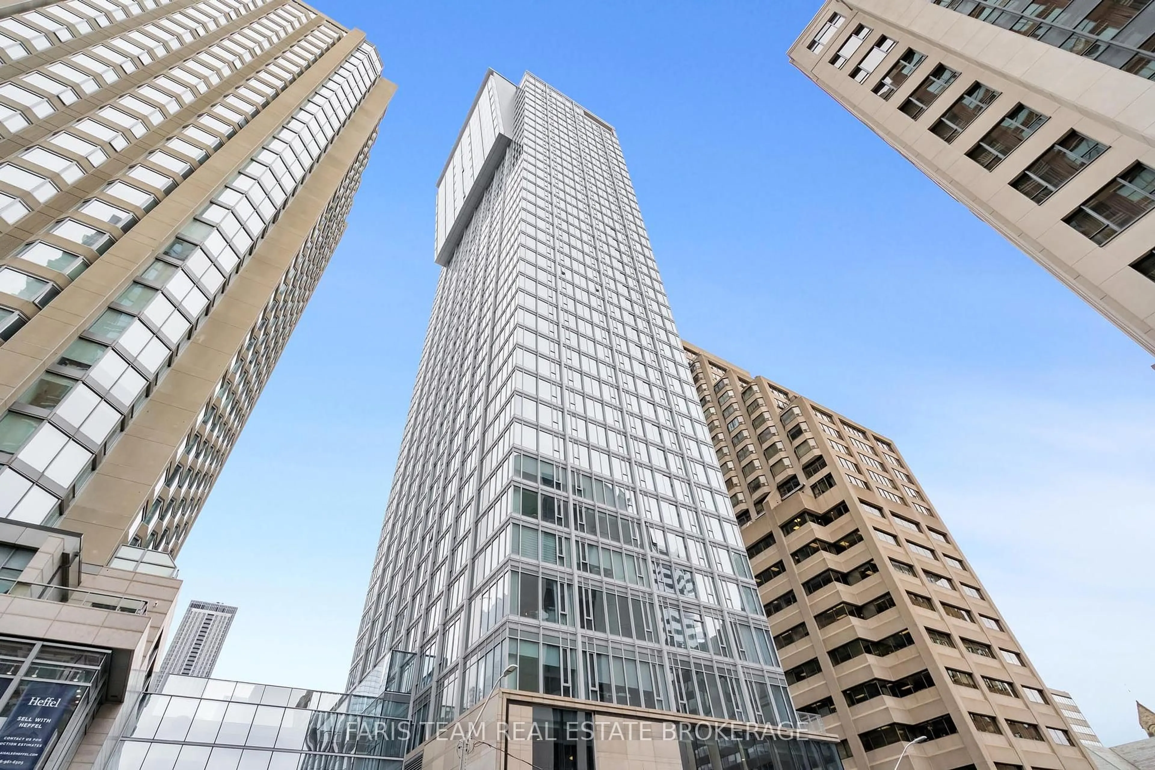 Indoor foyer for 200 Cumberland St #3501, Toronto Ontario M5R 0B7