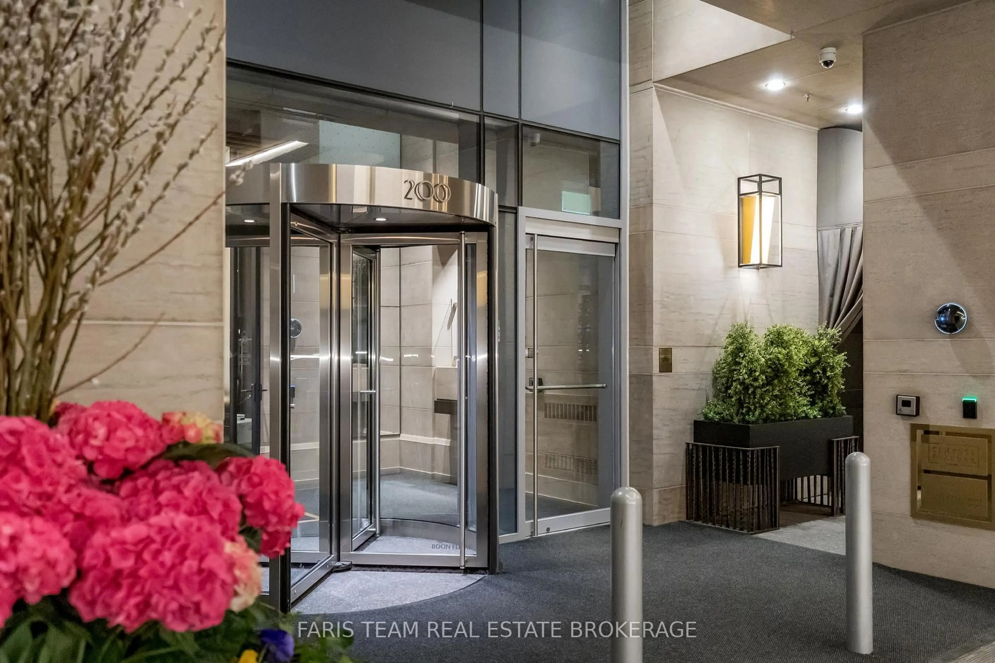 Indoor foyer for 200 Cumberland St #3501, Toronto Ontario M5R 0B7