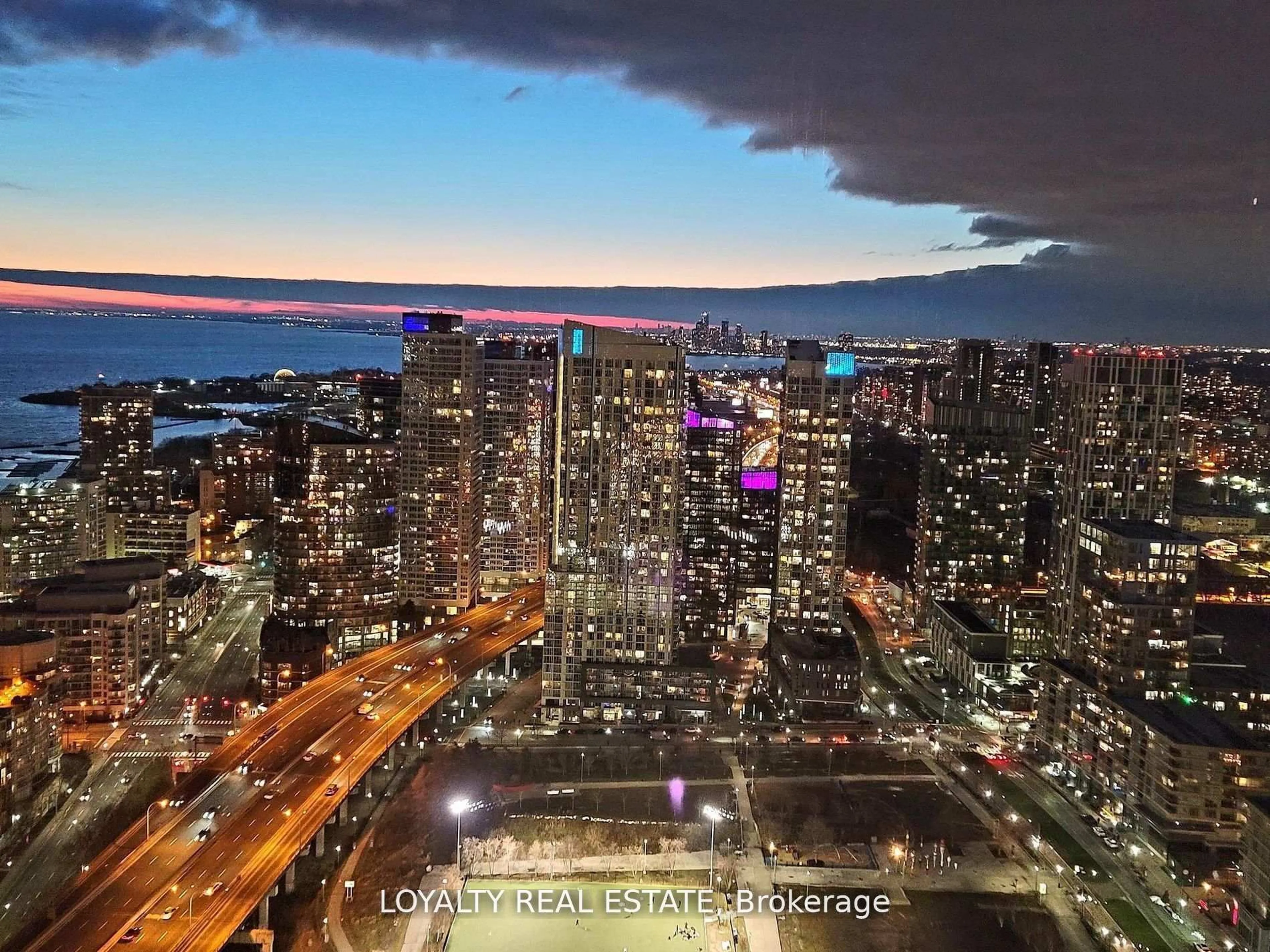 Blurry image for 11 Brunel Crt #5203, Toronto Ontario M5V 3Y3