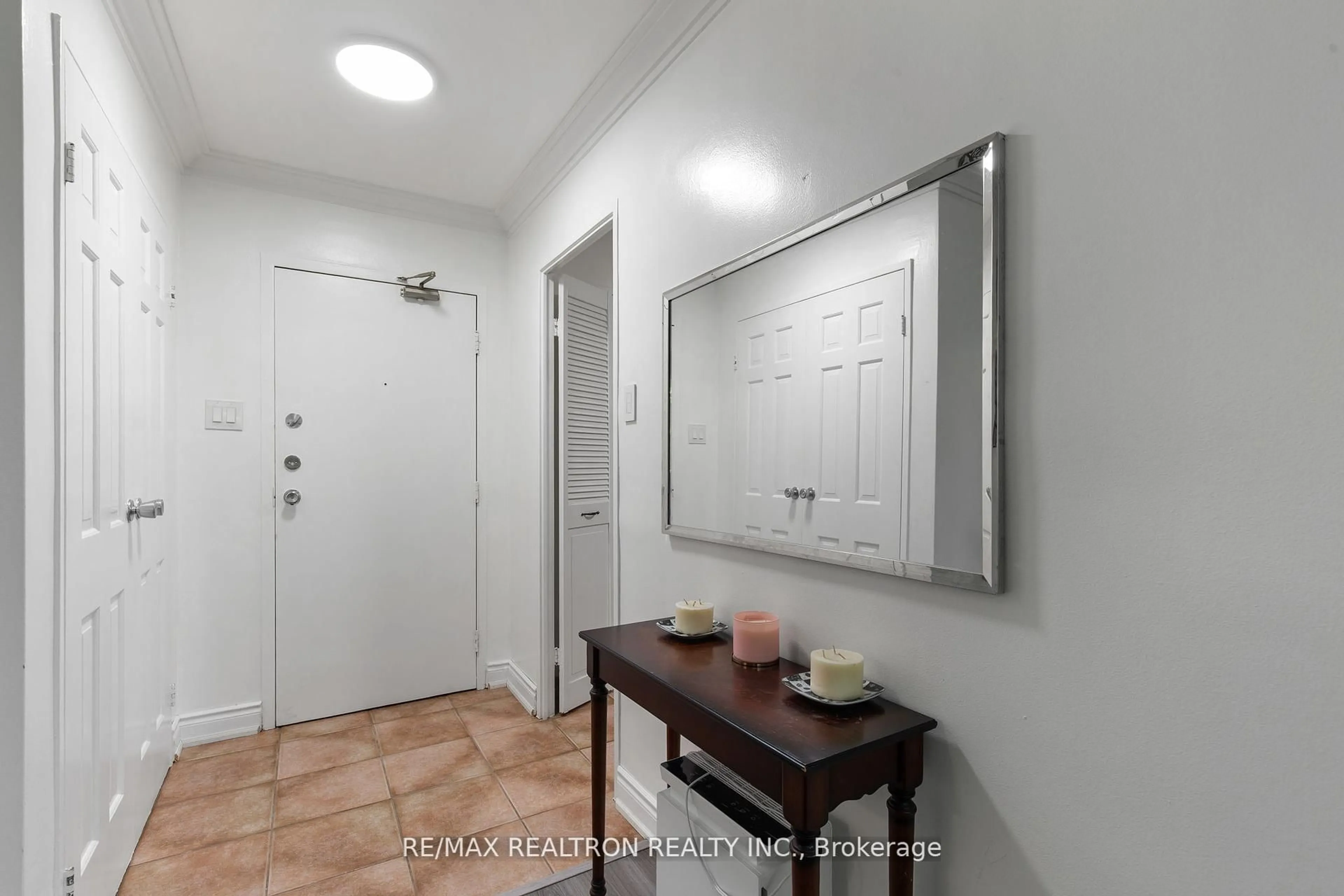 Indoor entryway for 3555 Bathurst St ##205, Toronto Ontario M6A 2Y8