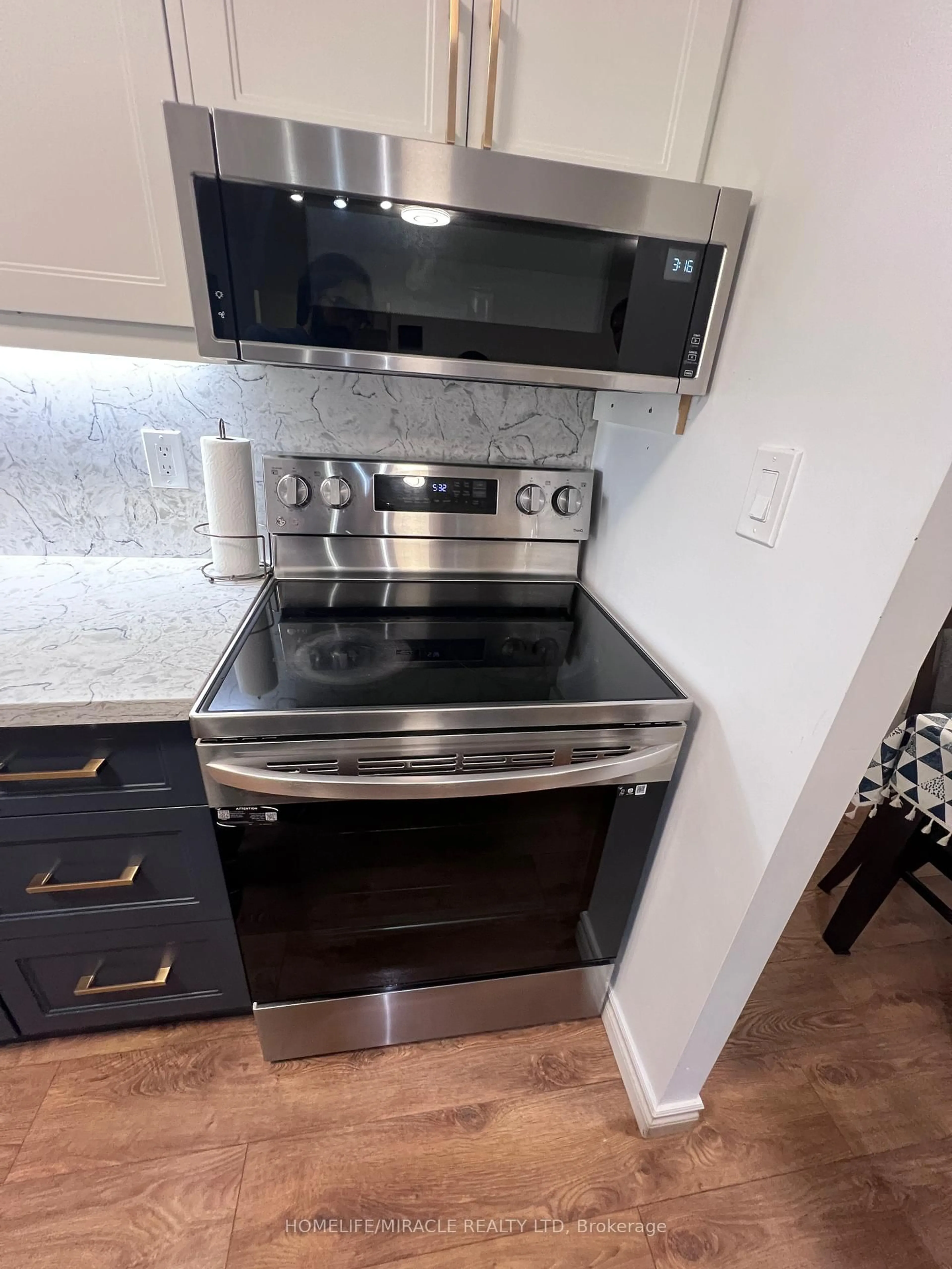 Standard kitchen, unknown for 5 Shady Golfway #105, Toronto Ontario M3C 3A5