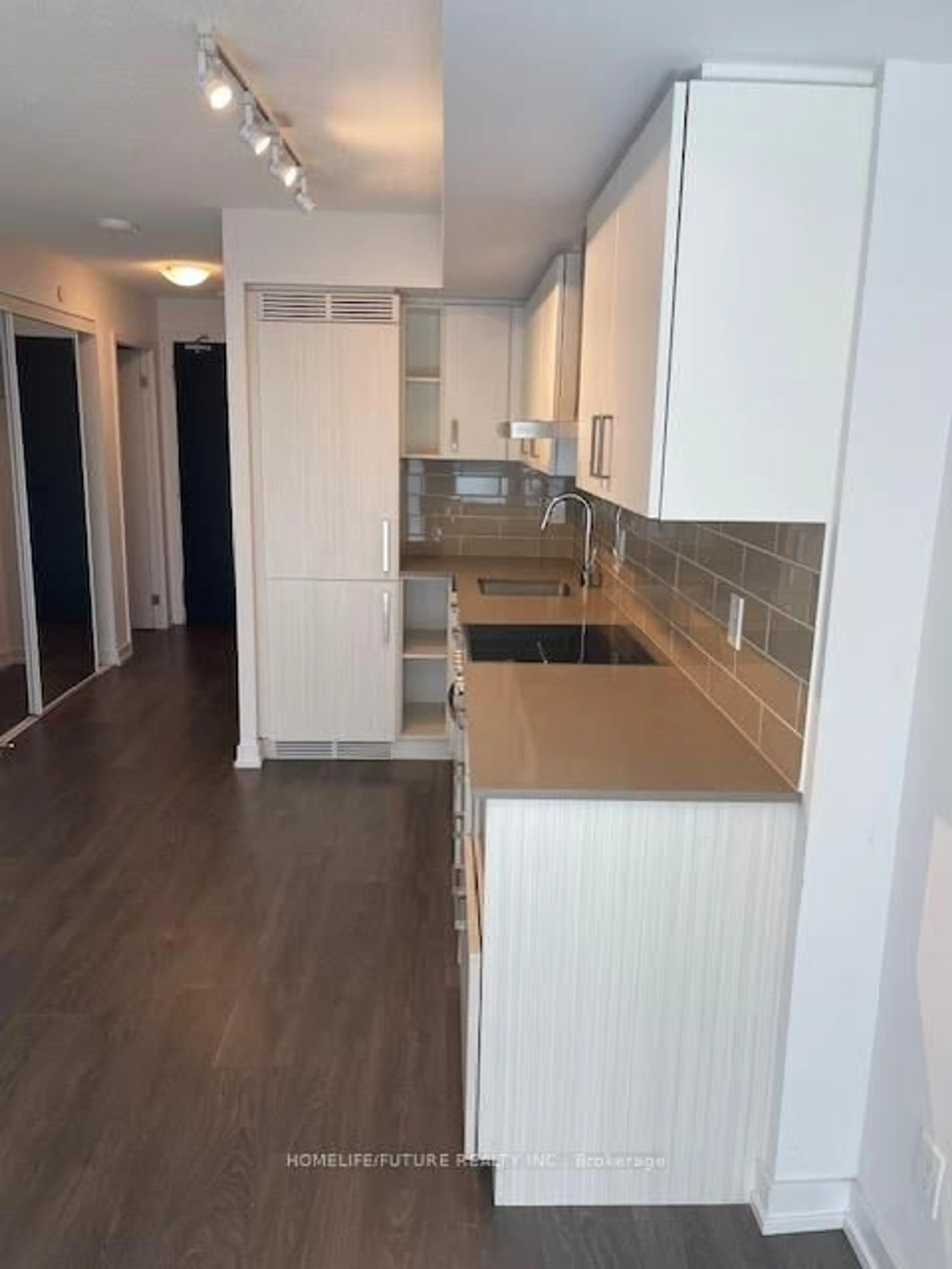 Standard kitchen, wood/laminate floor for 125 Redpath Ave #510, Toronto Ontario M4P 1J5