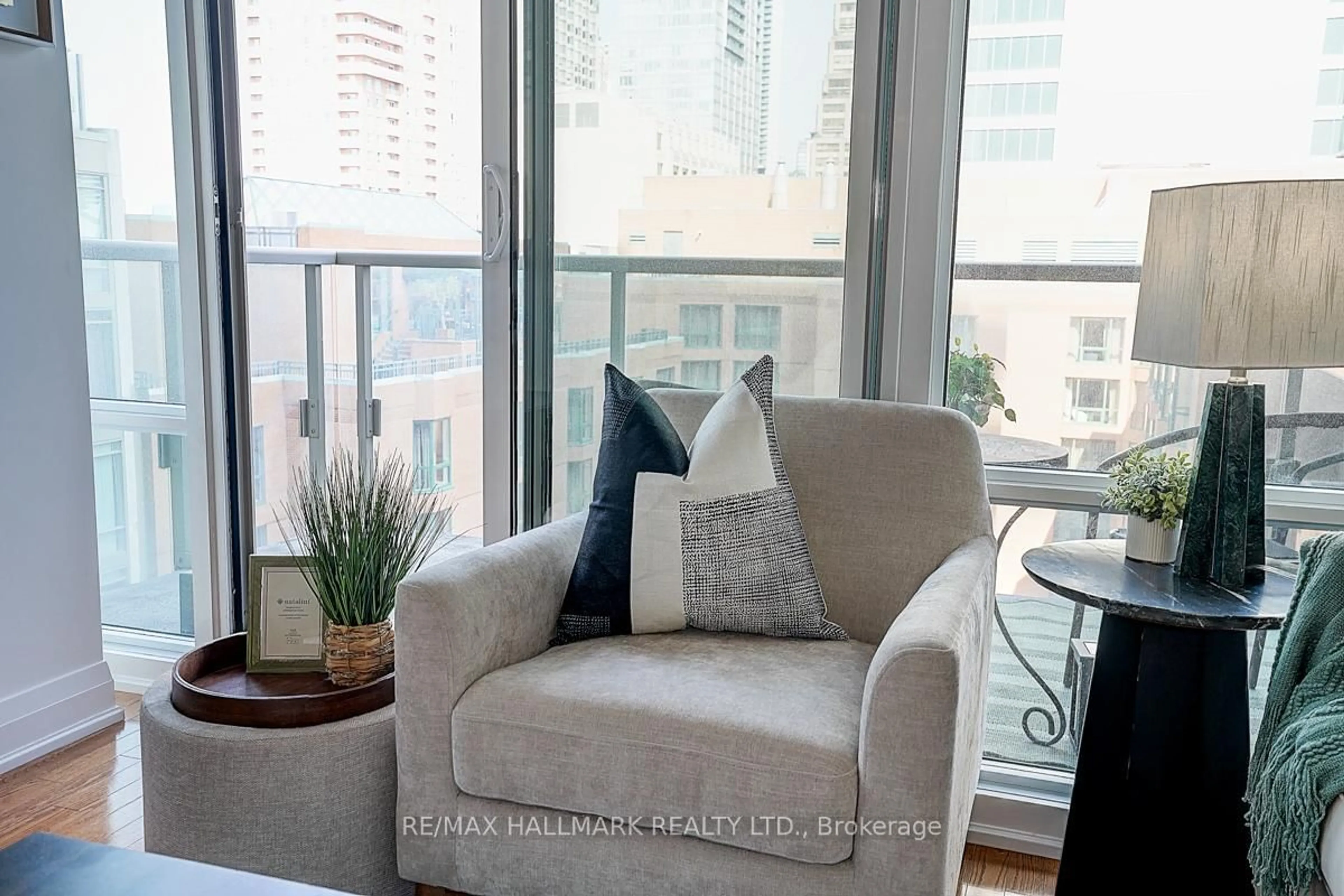 Living room with furniture, unknown for 1 Bedford Rd #819, Toronto Ontario M5R 2B5