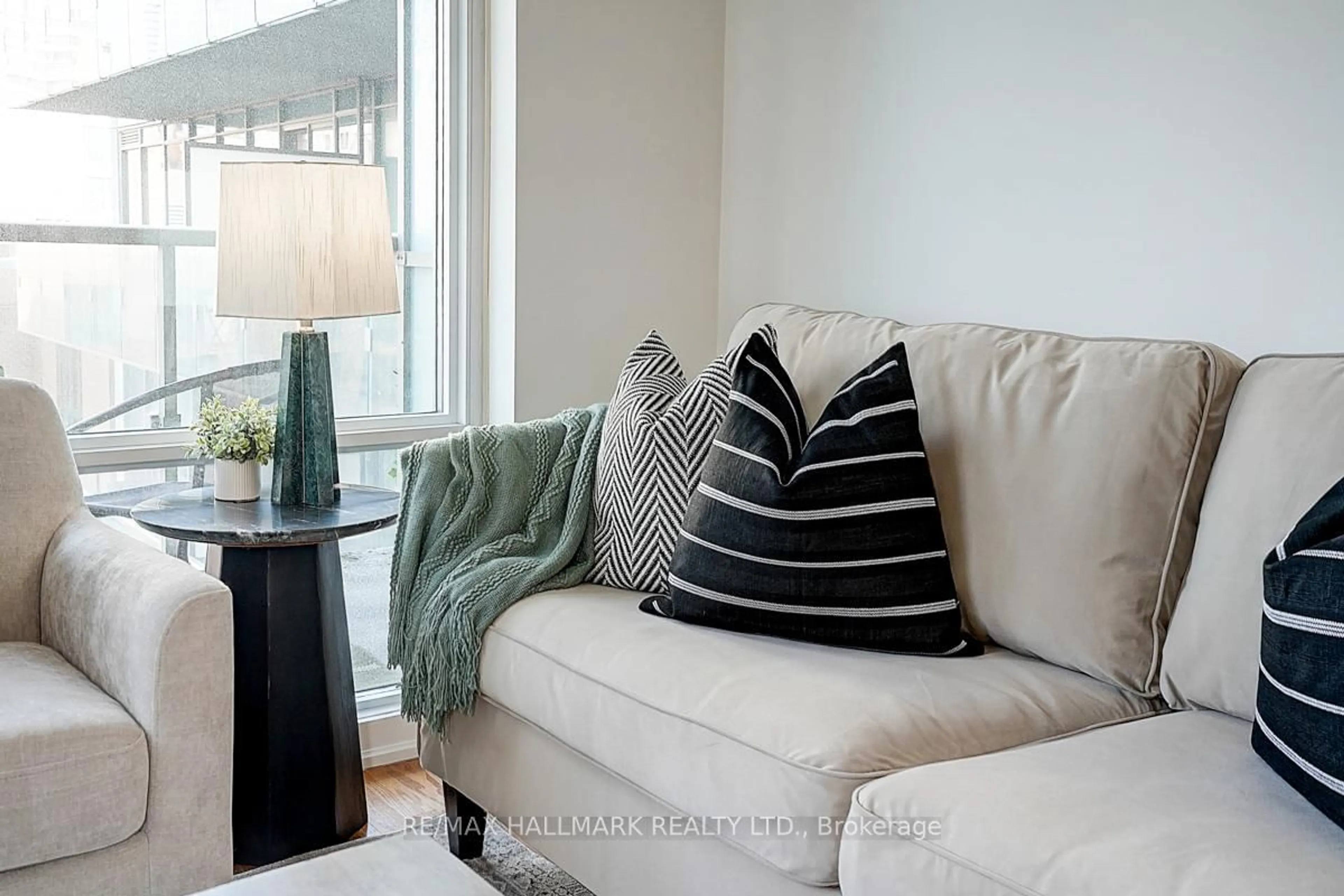 Living room with furniture, unknown for 1 Bedford Rd #819, Toronto Ontario M5R 2B5