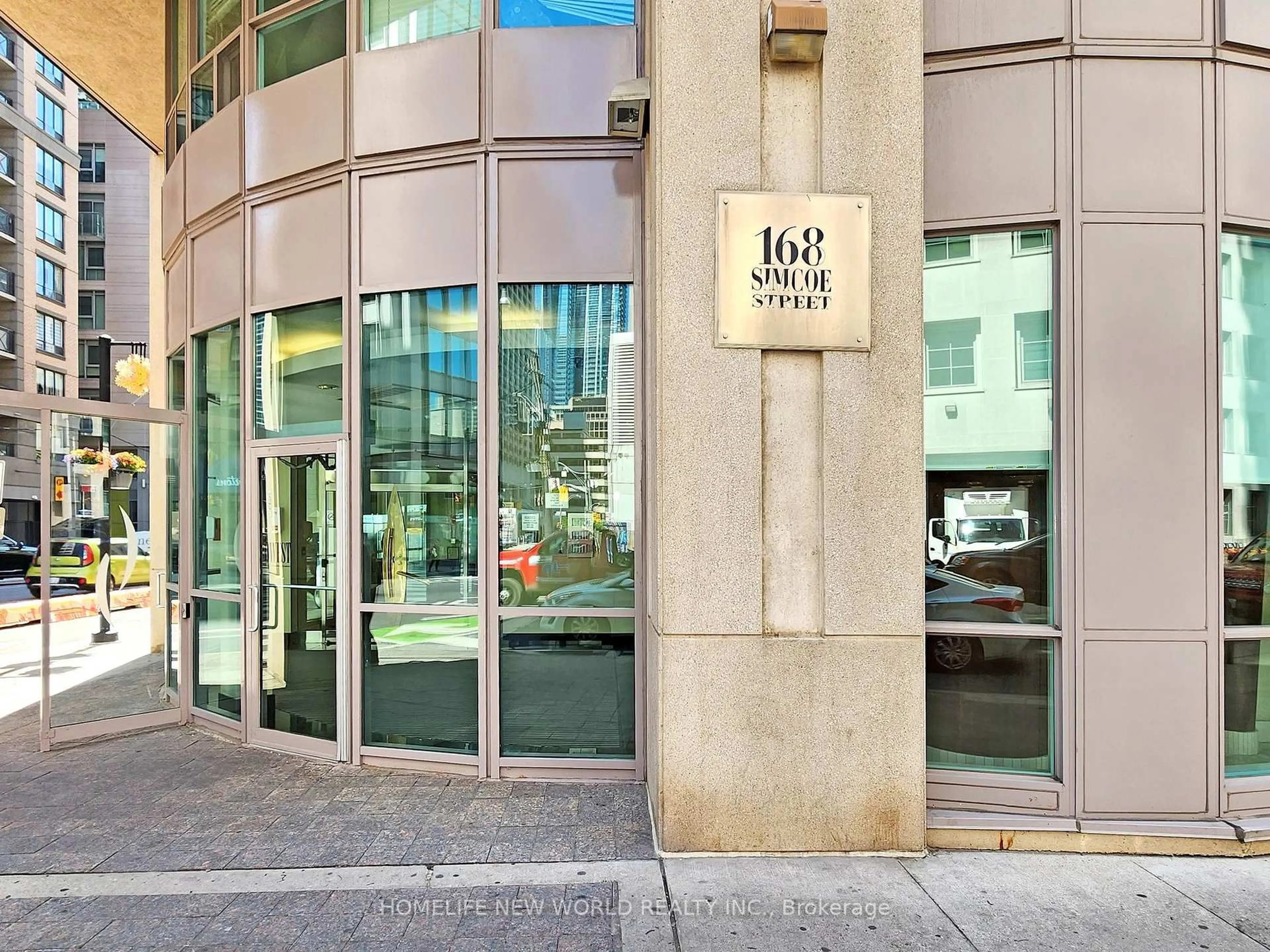 Indoor foyer for 168 Simcoe St #303, Toronto Ontario M5H 4C9