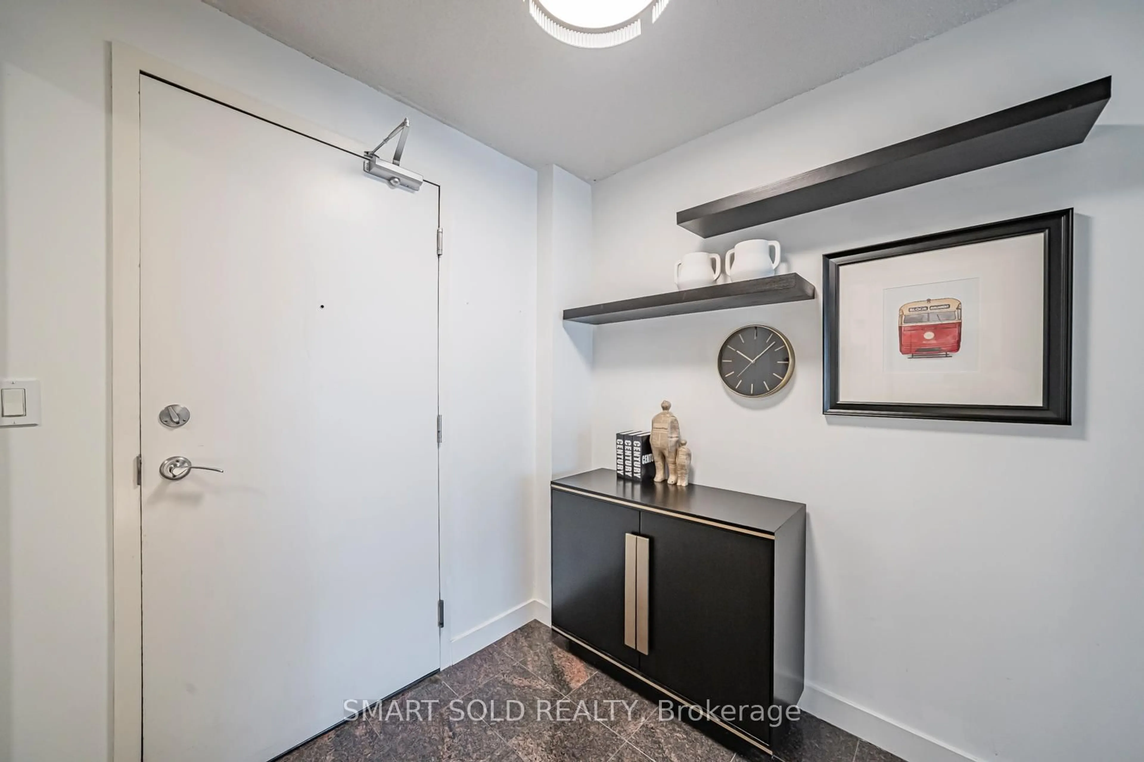 Indoor entryway for 81 Navy Wharf Crt #2710, Toronto Ontario M5V 3S2