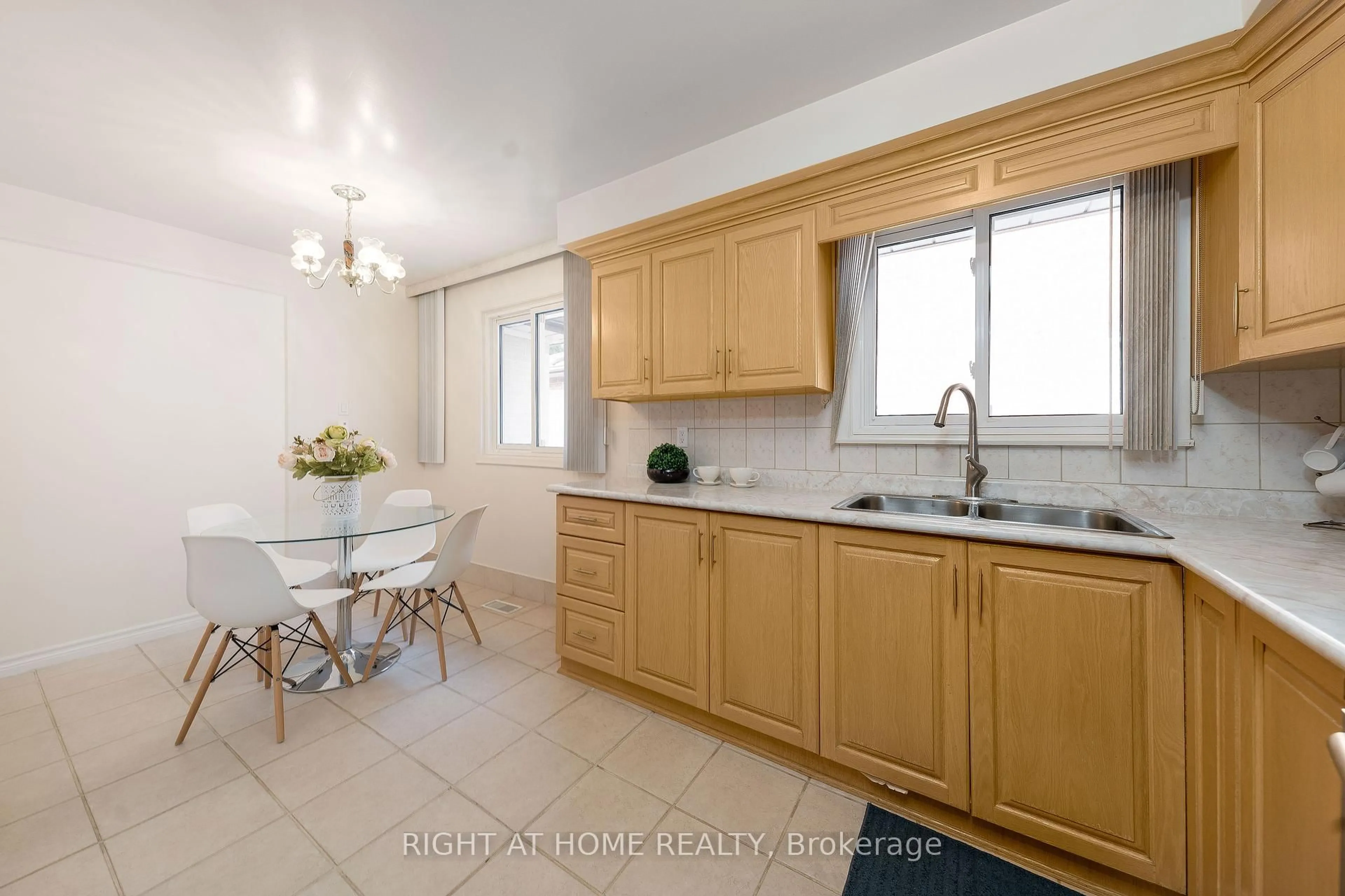 Unknown for 71 pleasant view Dr, Toronto Ontario M2J 3R2