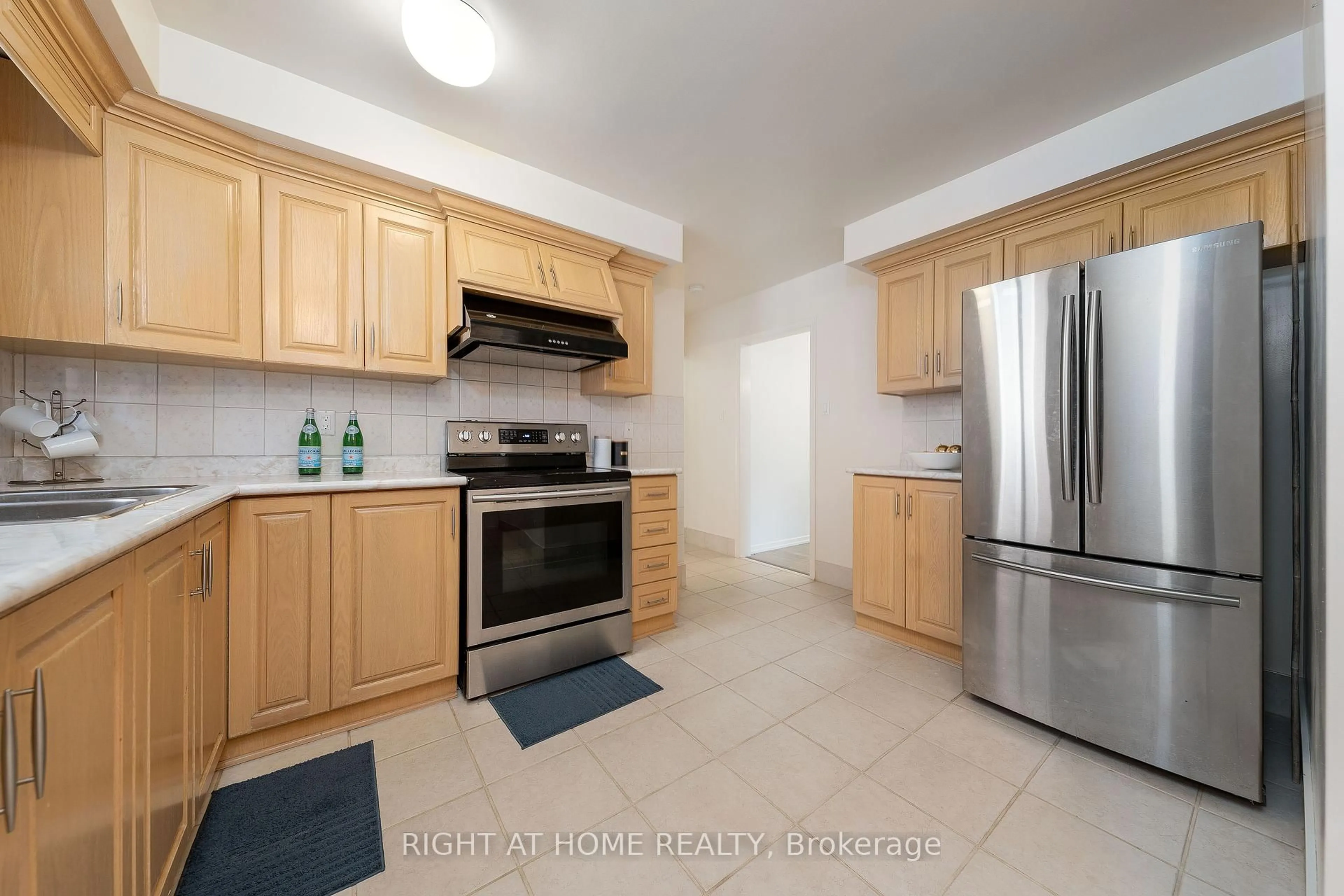 Standard kitchen, unknown for 71 pleasant view Dr, Toronto Ontario M2J 3R2