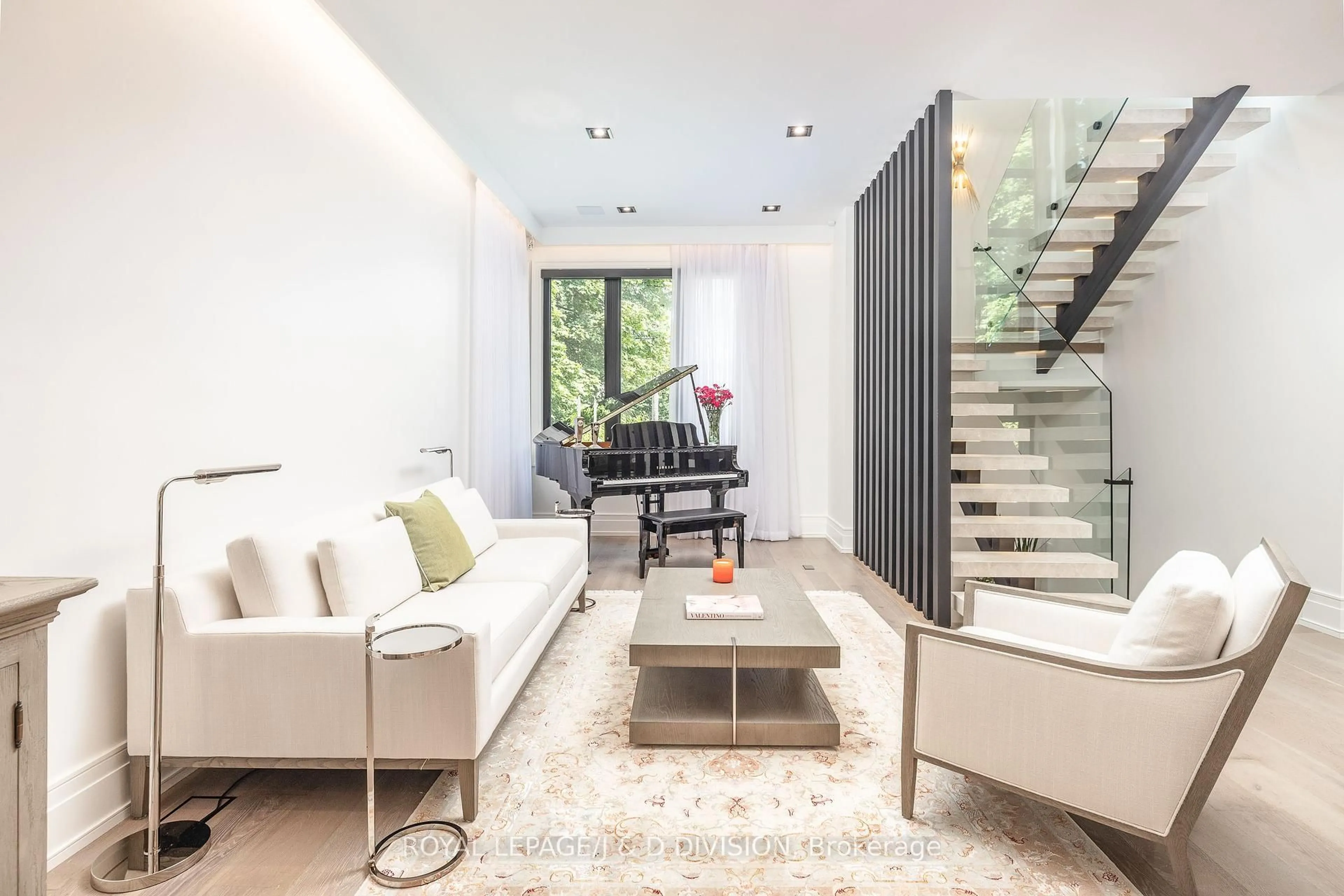 Living room with furniture, unknown for 127 Ridley Blvd, Toronto Ontario M5M 3L8