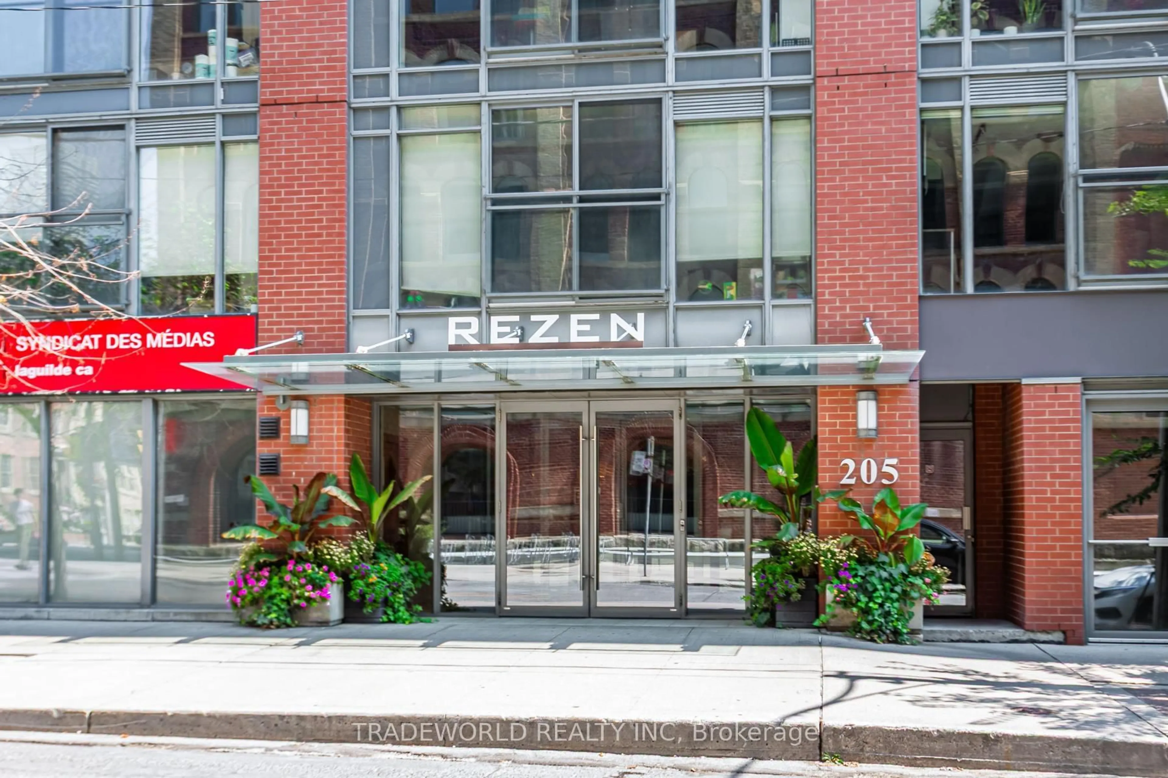 Indoor foyer for 205 Frederick St #909, Toronto Ontario M5A 4V3