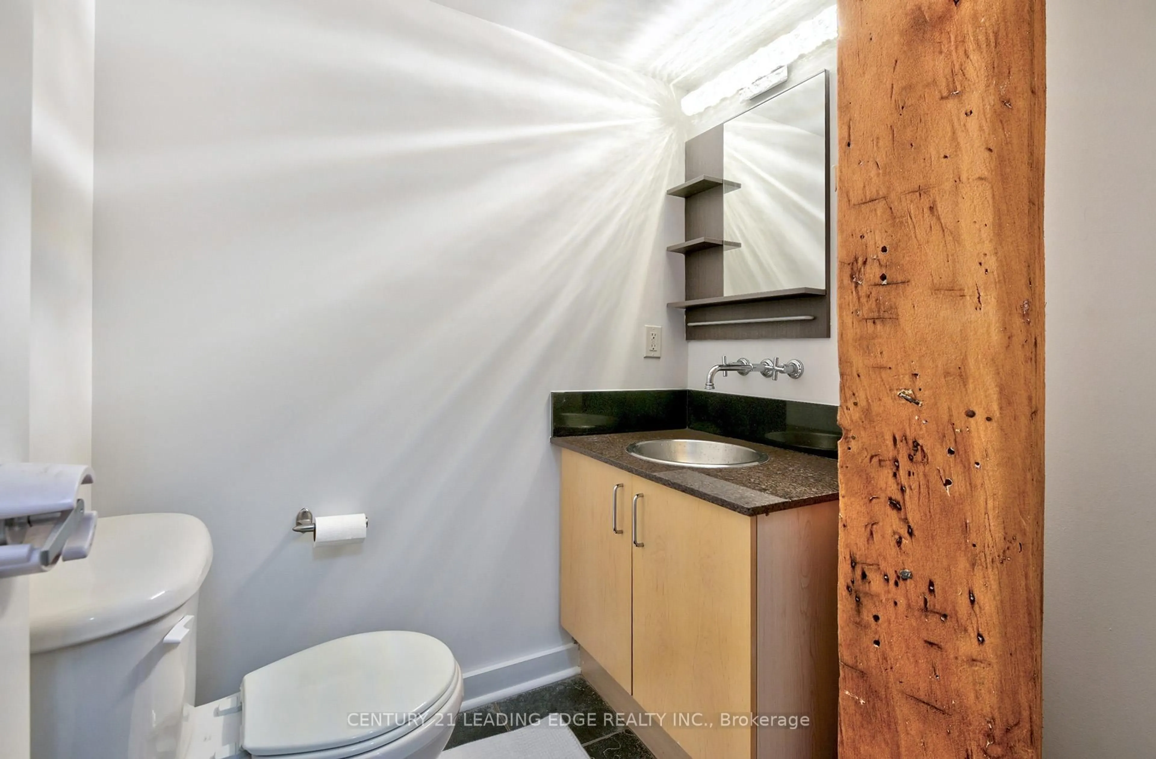 Standard bathroom, ceramic/tile floor for 81a Front St #418, Toronto Ontario M5E 1Z7