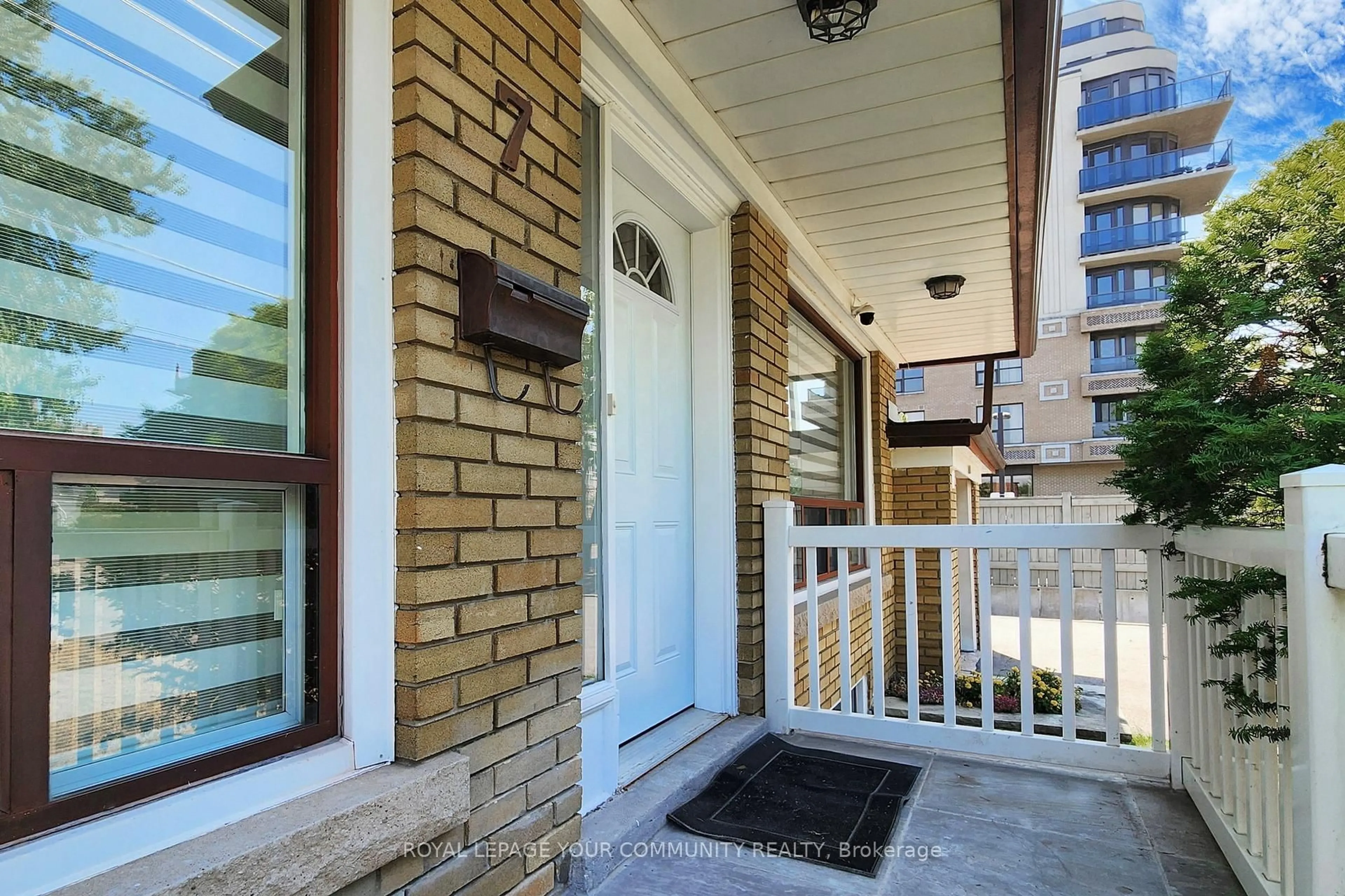 Indoor entryway for 7 Goddard St, Toronto Ontario M3H 5C5