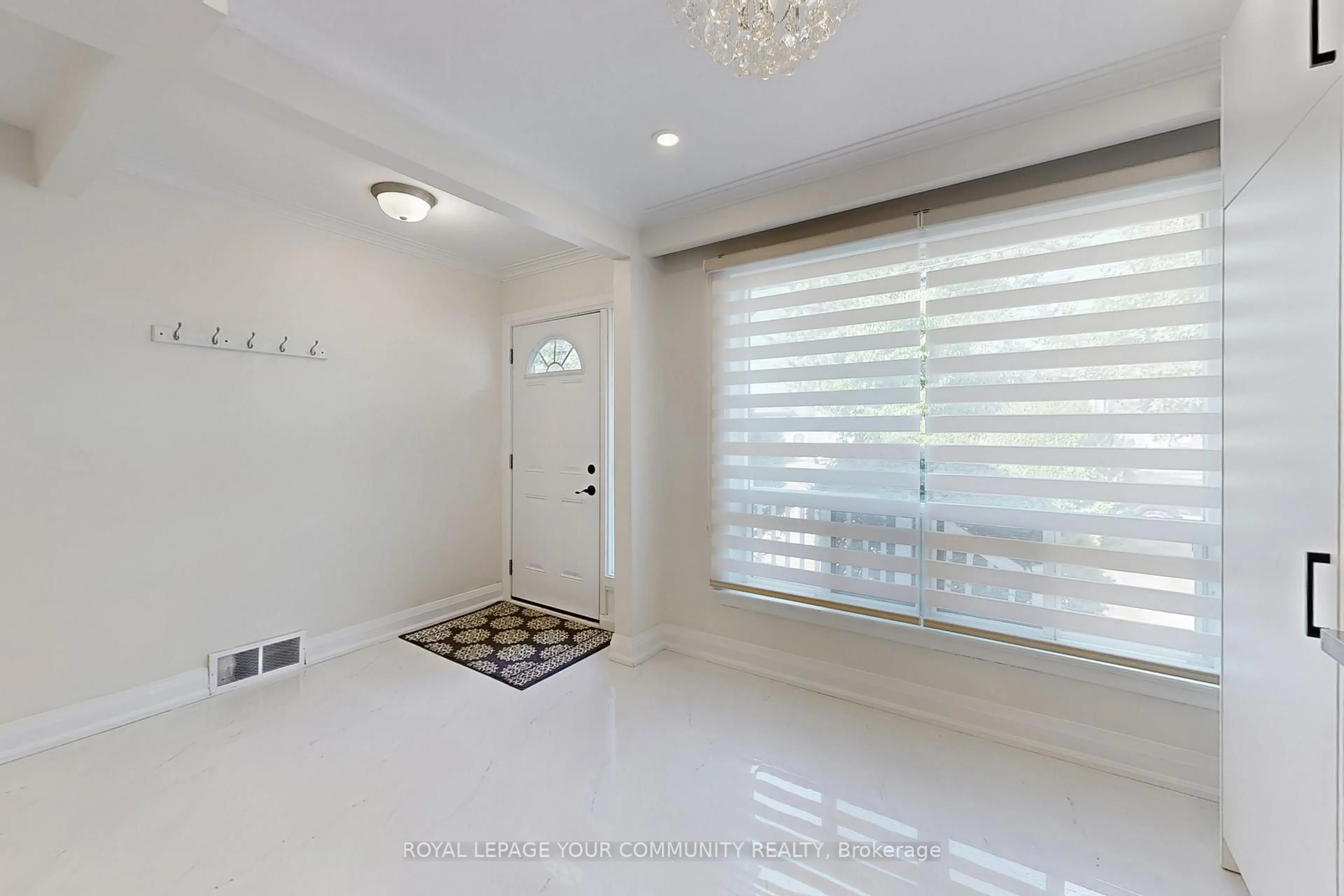 Indoor entryway for 7 Goddard St, Toronto Ontario M3H 5C5