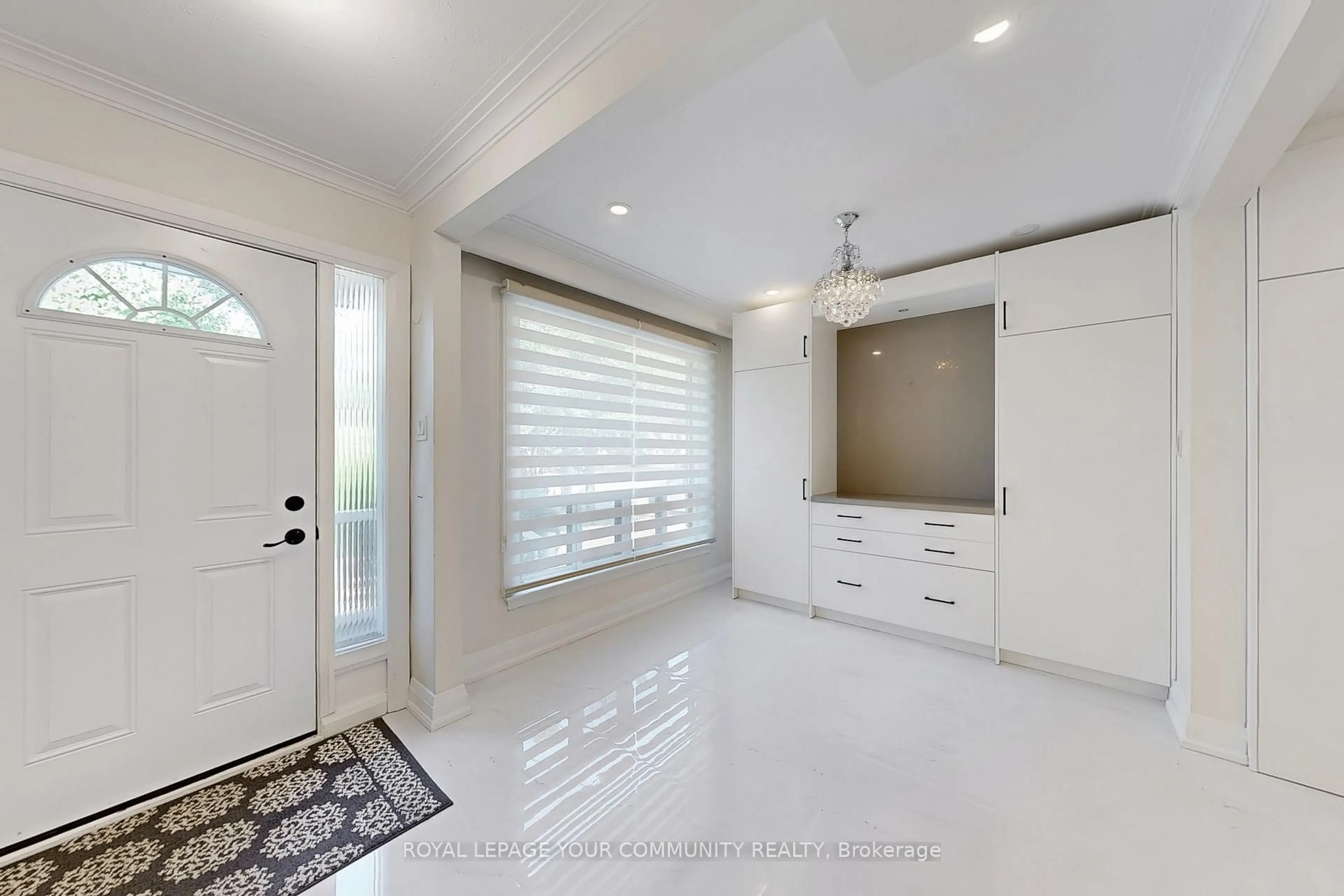 Indoor entryway for 7 Goddard St, Toronto Ontario M3H 5C5