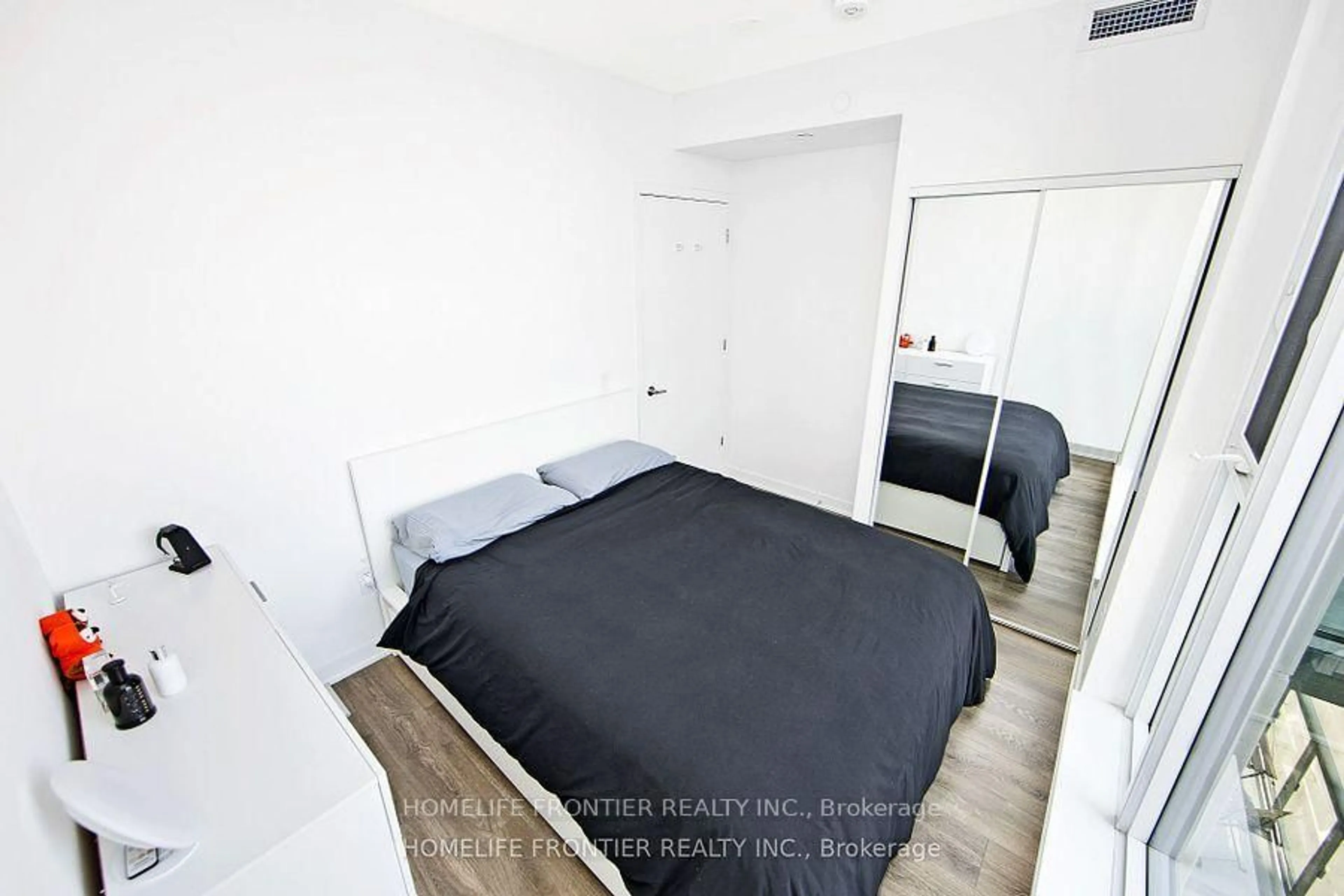 A pic of a room for 130 River St #911, Toronto Ontario M5A 0R8