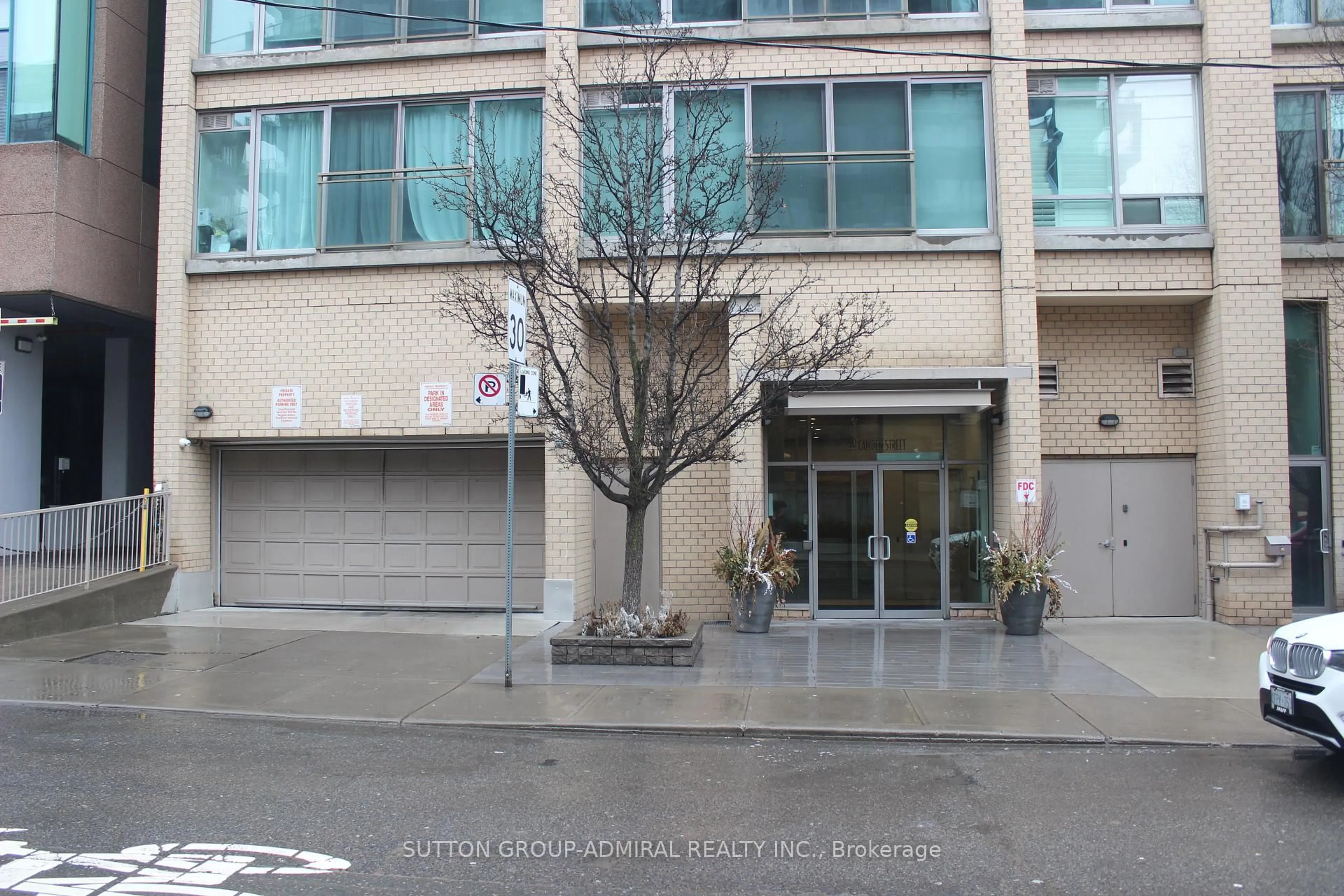 Indoor foyer for 50 Camden St #408, Toronto Ontario M5V 3N1