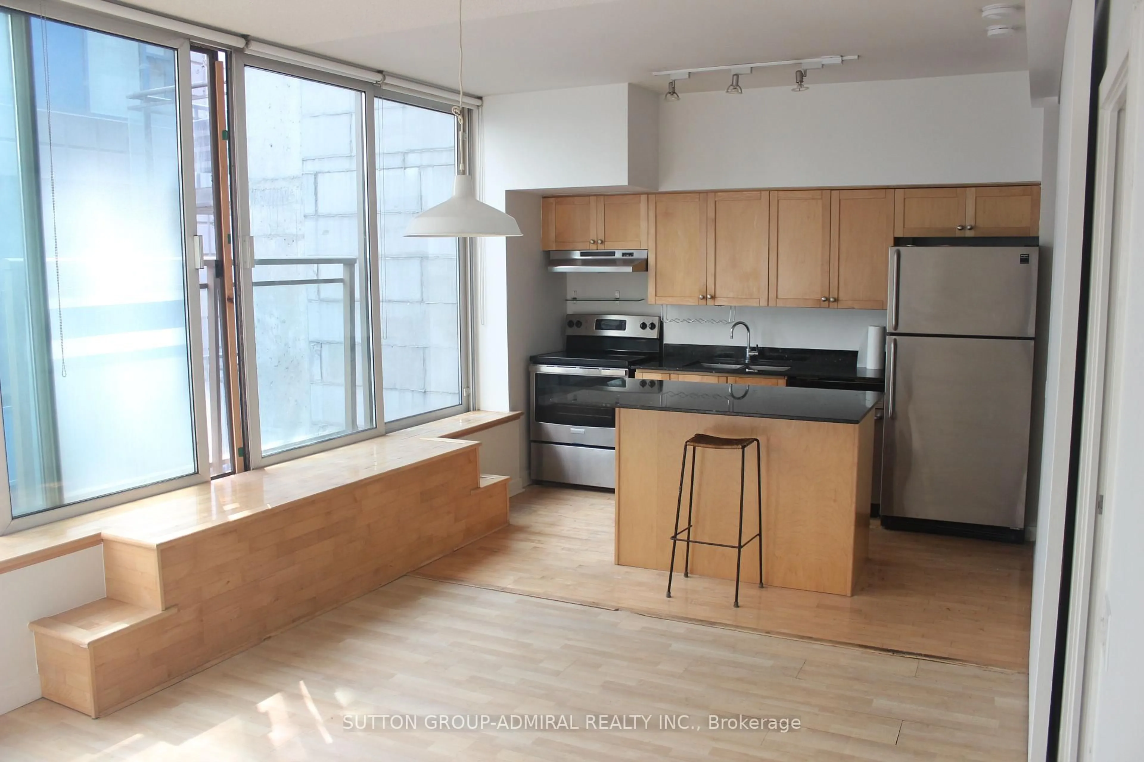 Standard kitchen, unknown for 50 Camden St #408, Toronto Ontario M5V 3N1