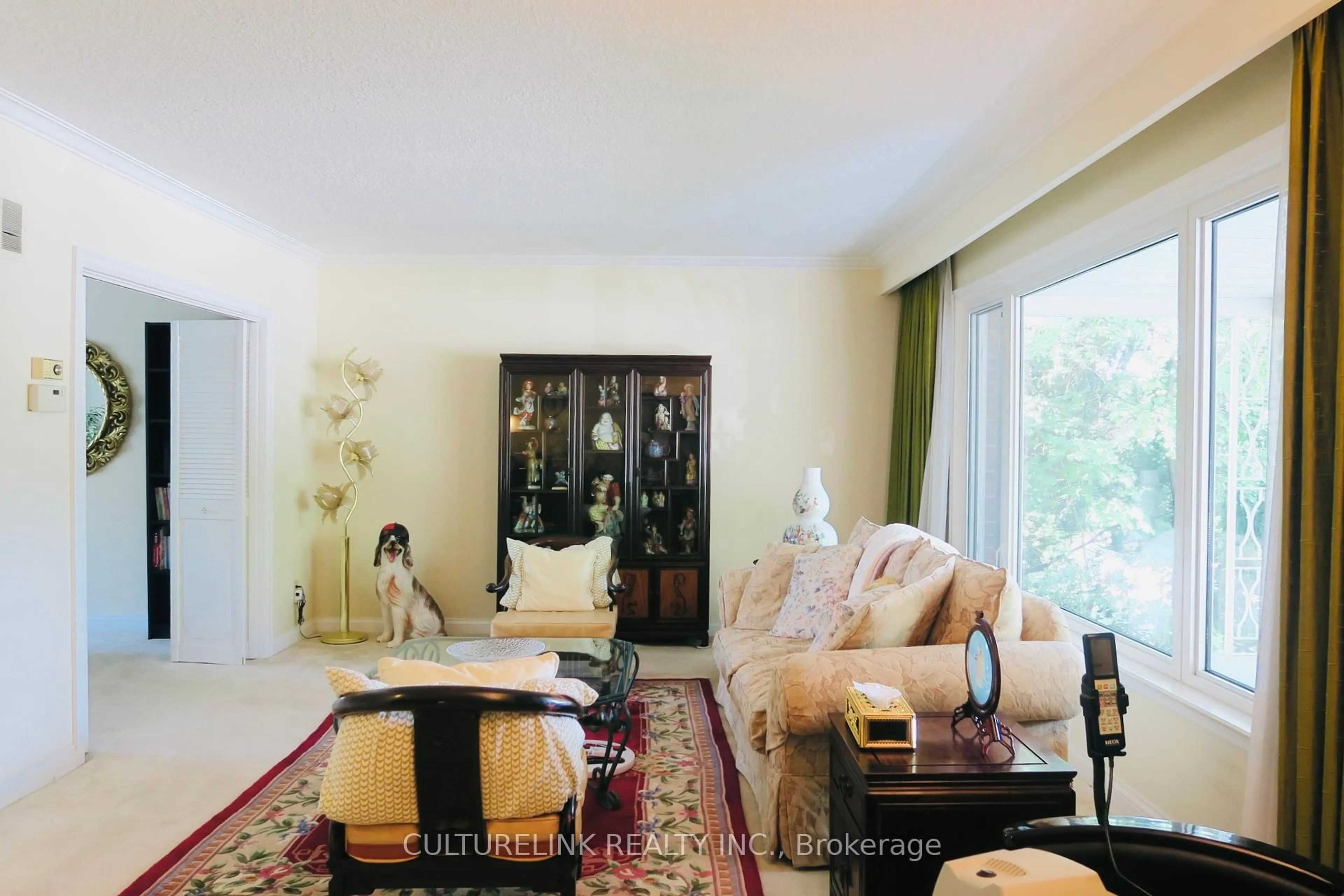 Living room with furniture, unknown for 568 Cummer Ave, Toronto Ontario M2K 2M4