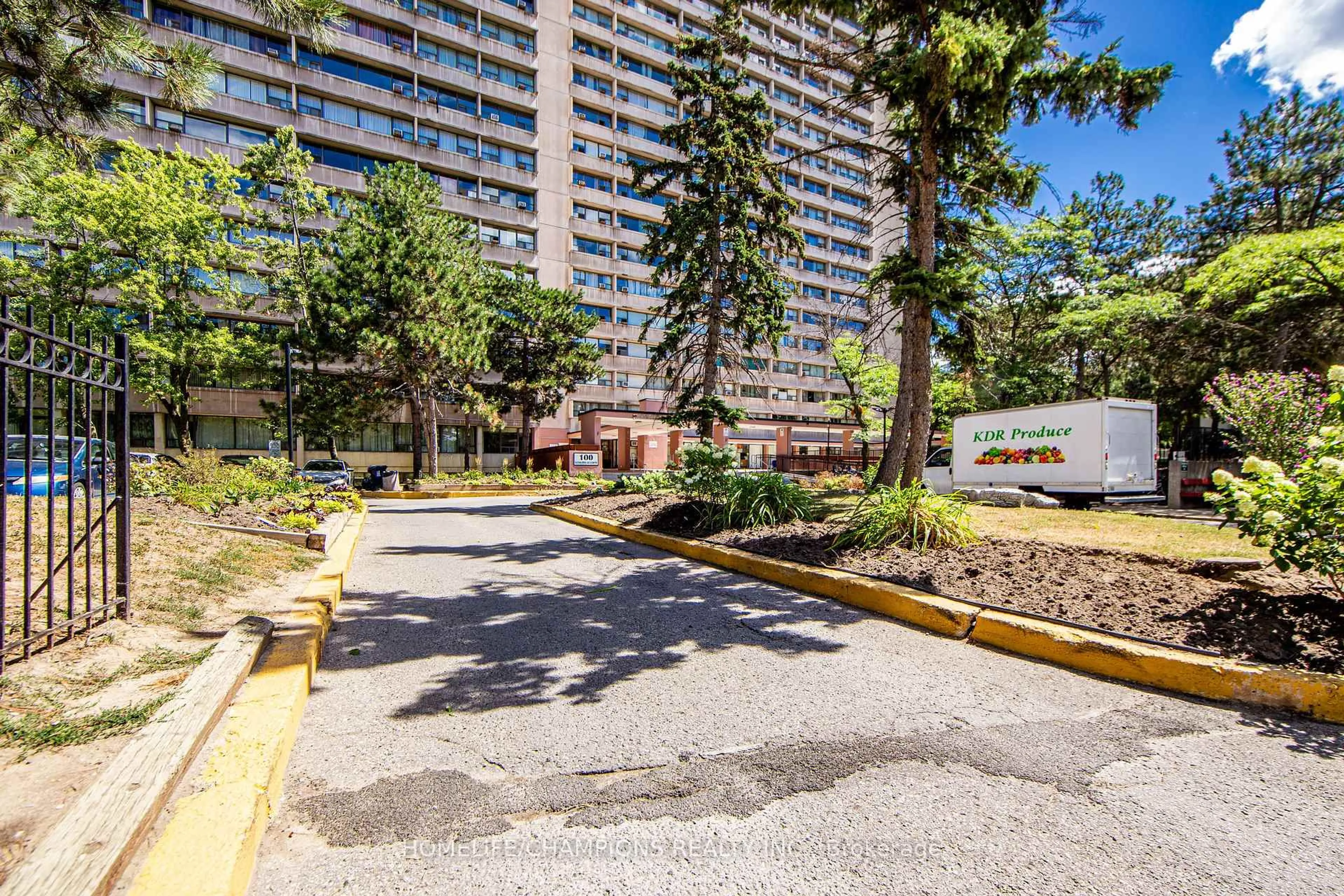 Patio, street for 100 Leeward Glwy #1210, Toronto Ontario M3C 2Z1