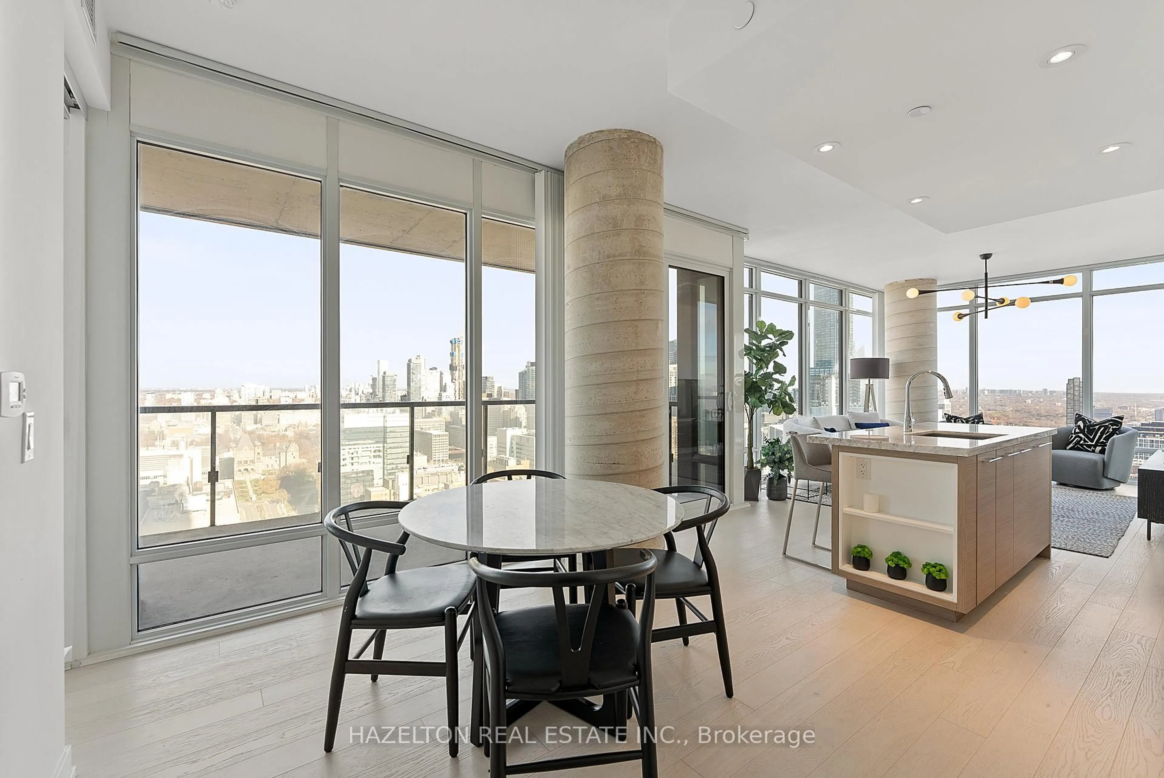 Dining room, ceramic/tile floor for 488 University Ave #3402, Toronto Ontario M5G 0C1