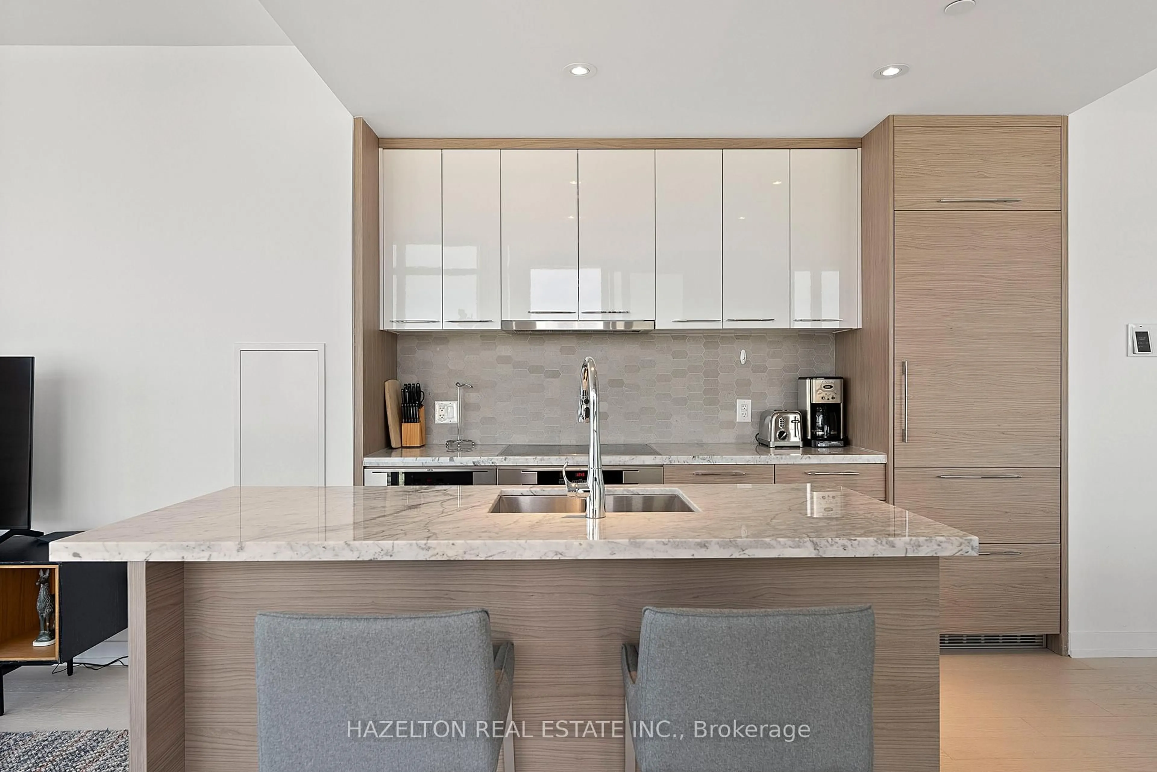 Contemporary kitchen, unknown for 488 University Ave #3402, Toronto Ontario M5G 0C1