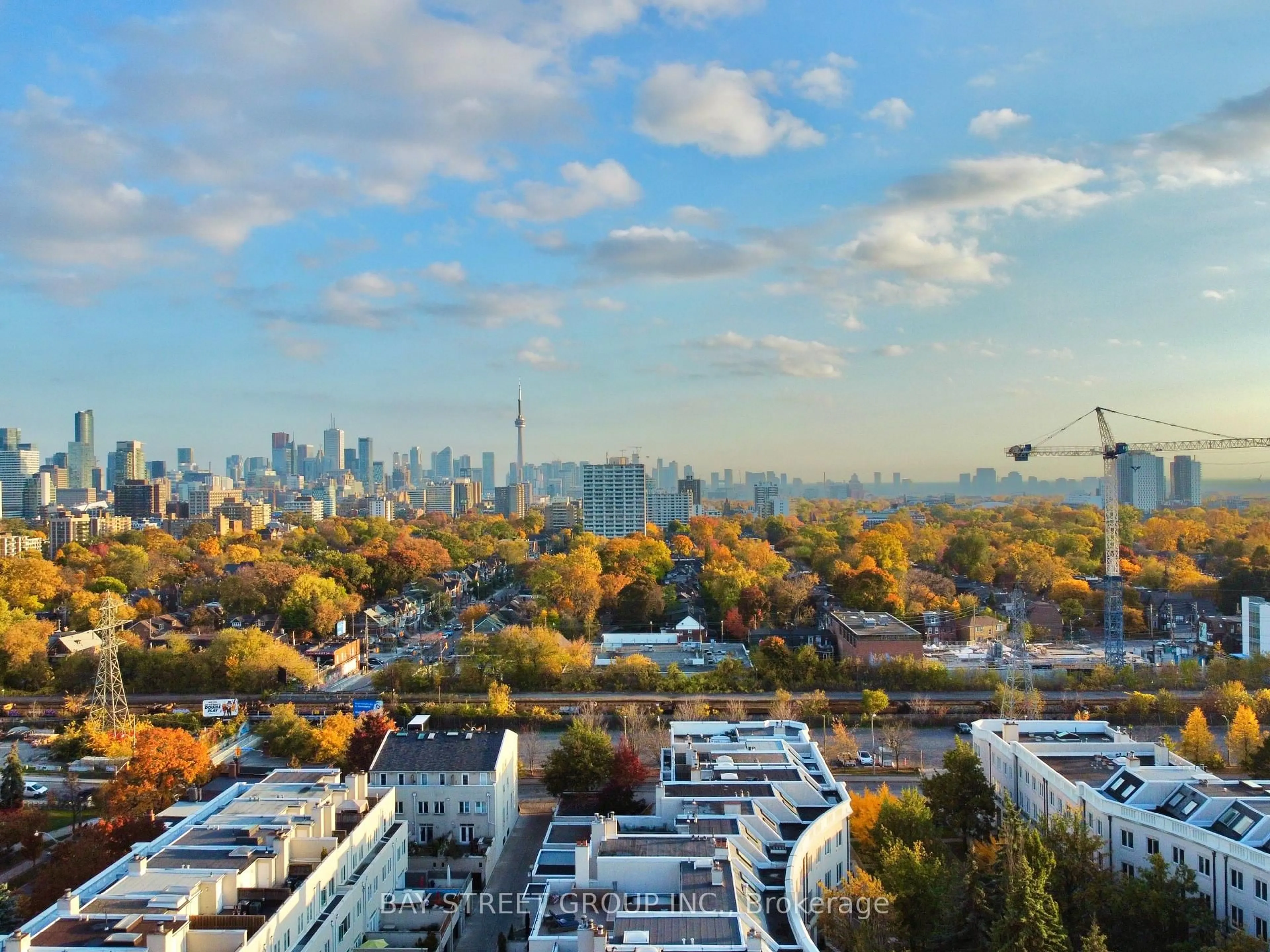 A pic from outside/outdoor area/front of a property/back of a property/a pic from drone, city buildings view from balcony for 529 Davenport Rd, Toronto Ontario M5R 3R5