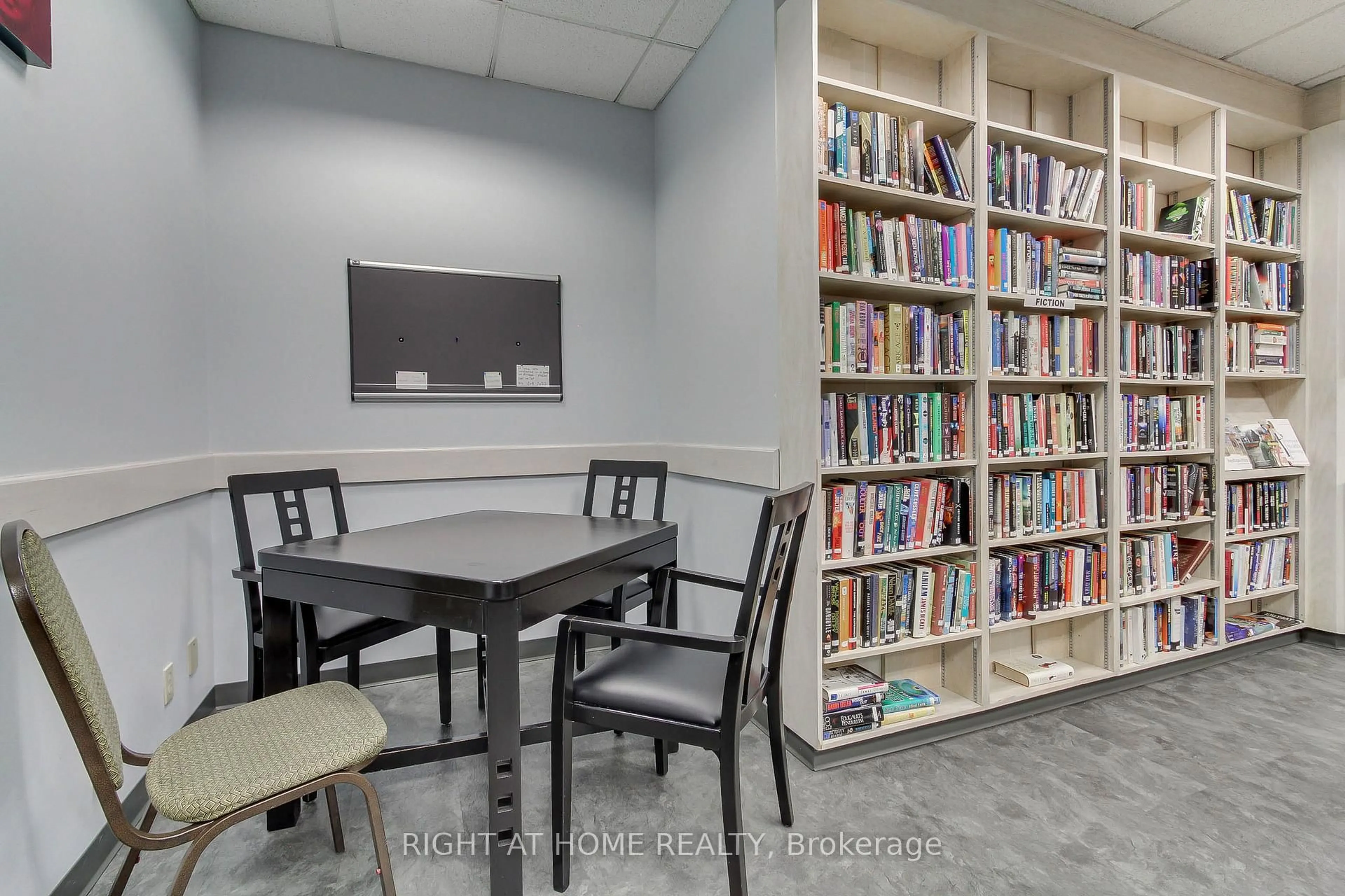 A pic of a room for 77 Harbour Sq #504, Toronto Ontario M5J 2S2