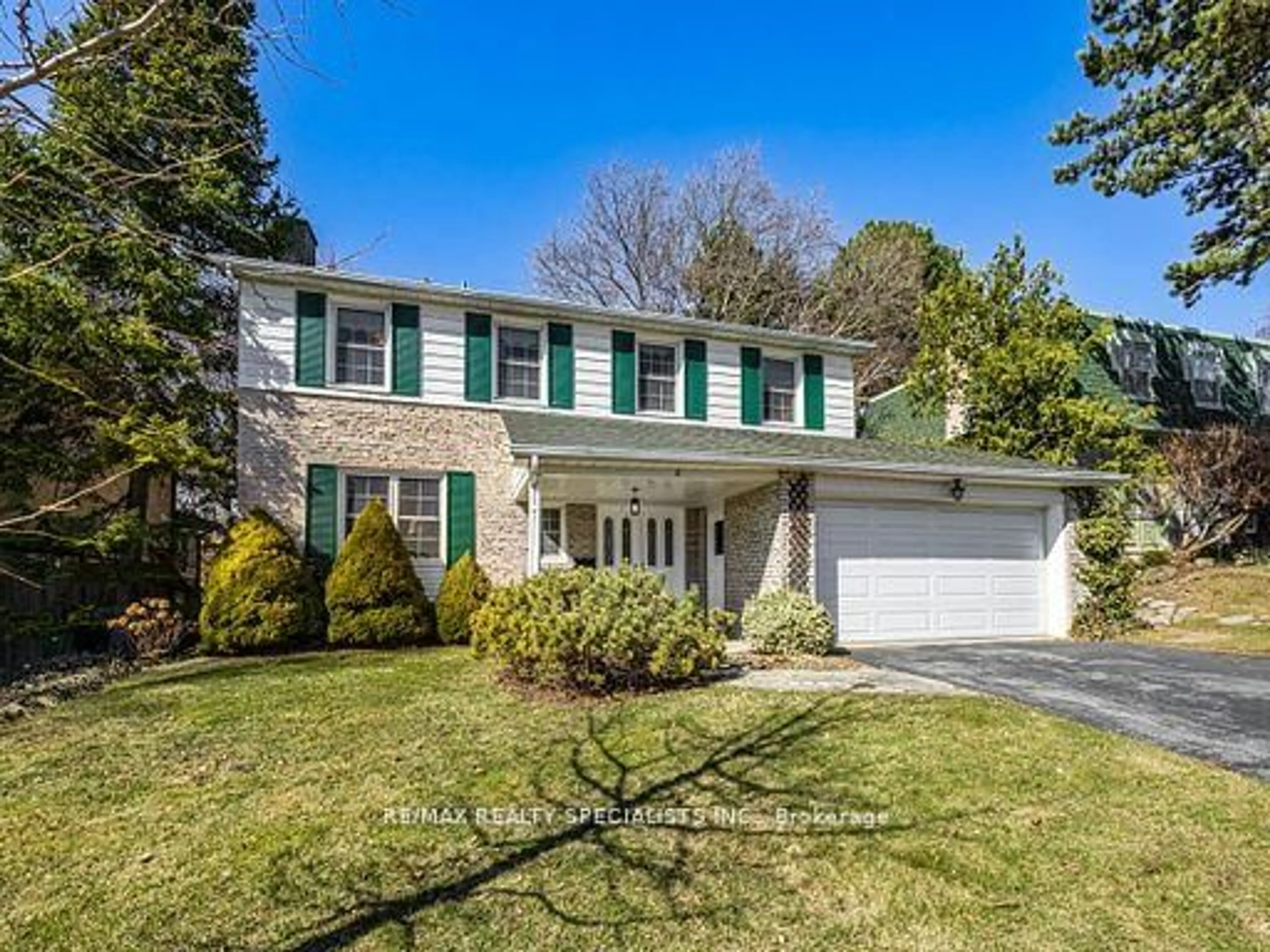 Home with vinyl exterior material, street for 8 Beveridge Dr, Toronto Ontario M3A 1N9
