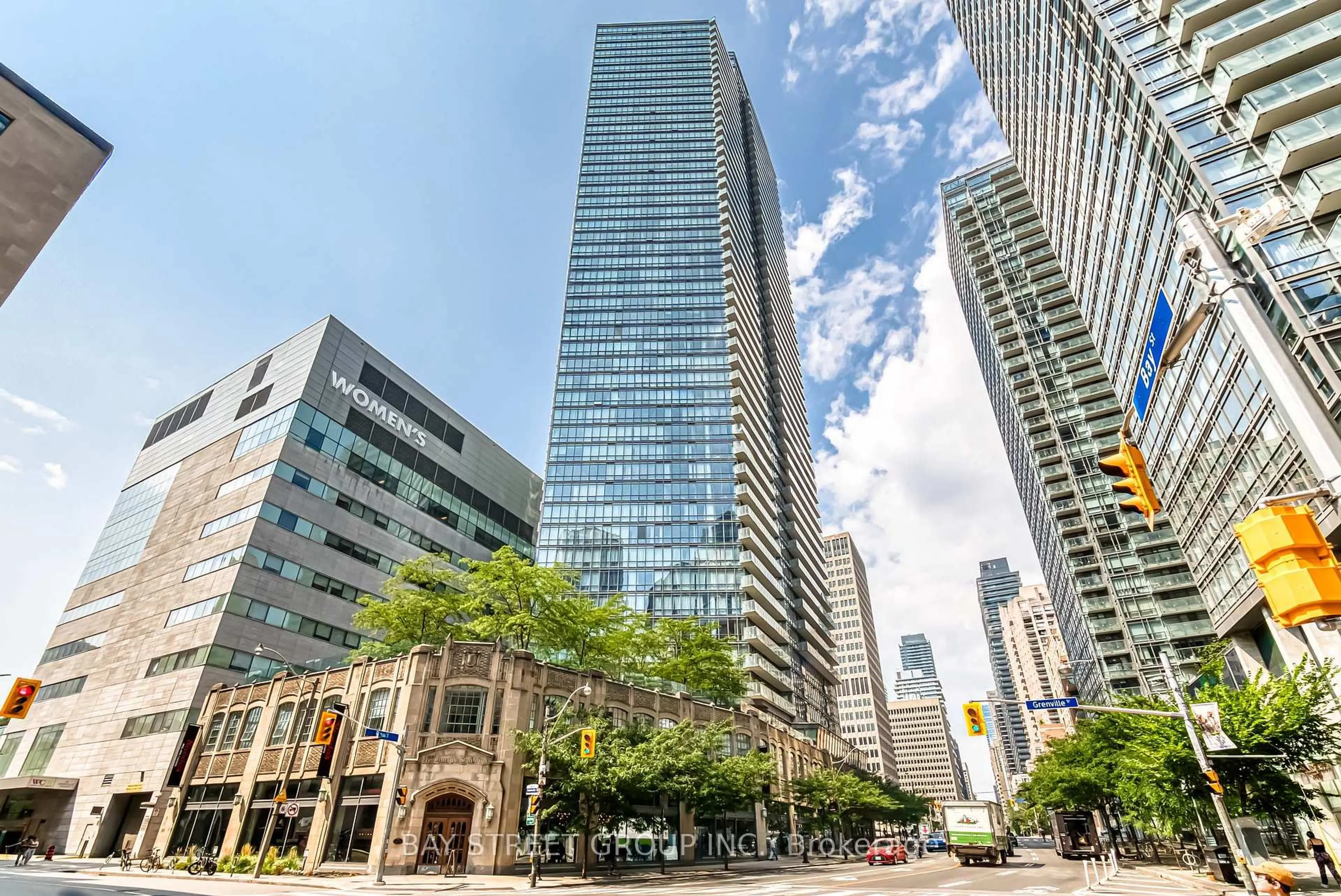 Indoor foyer for 832 Bay St #4801, Toronto Ontario M5S 1Z6