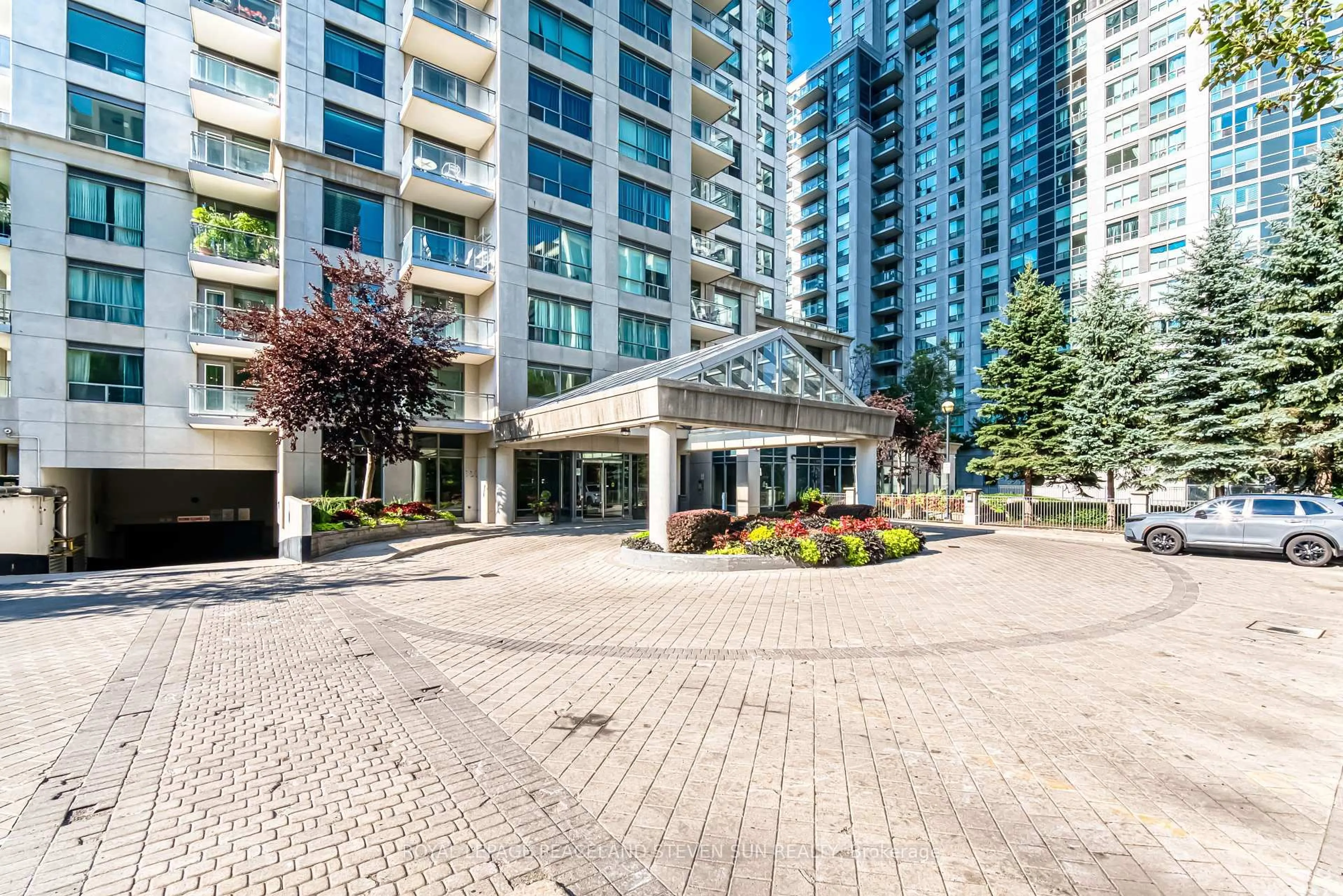 Patio, street for 21 Hillcrest Ave #702, Toronto Ontario M2N 7K2
