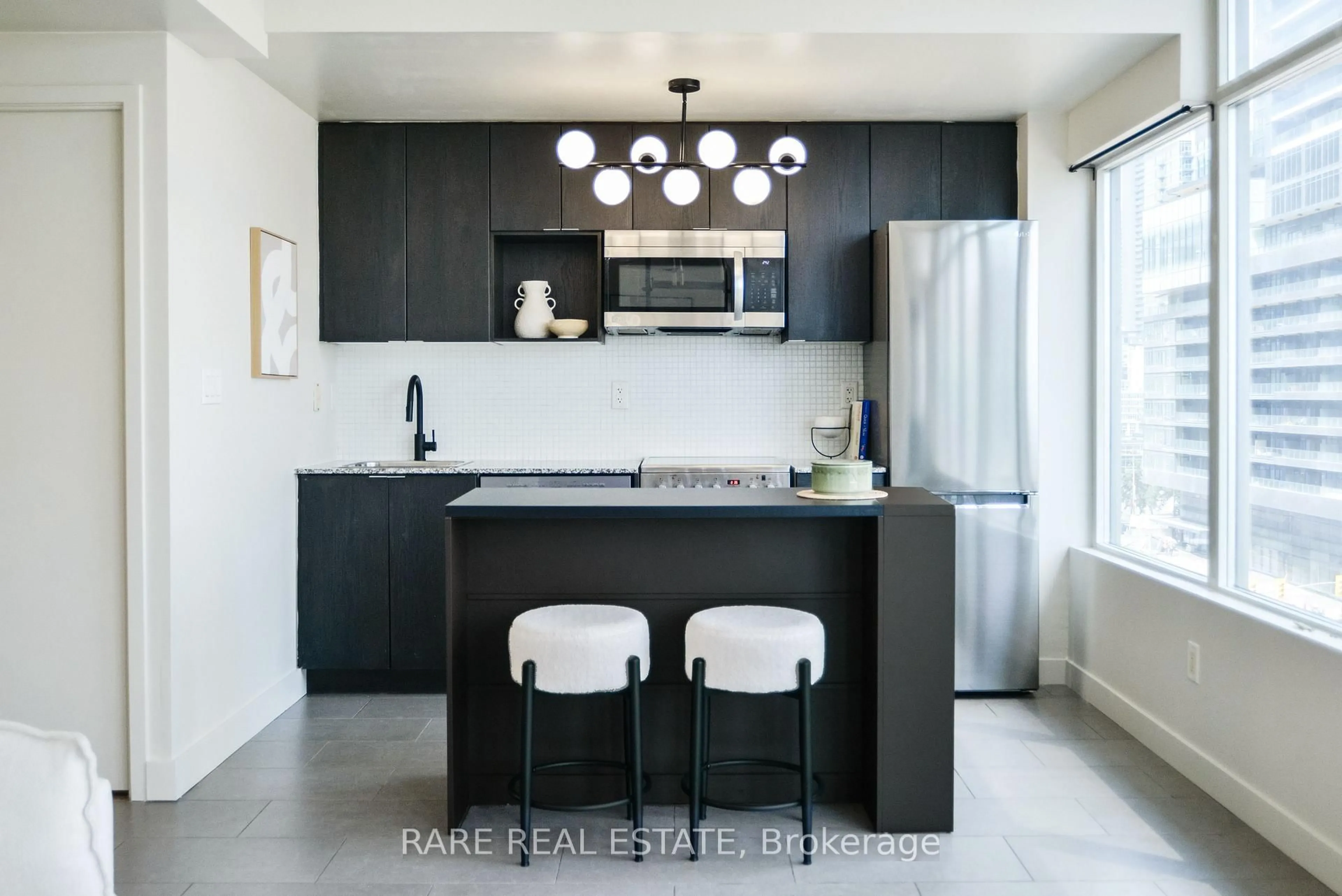 Contemporary kitchen, ceramic/tile floor for 15 Brunel Crt #915, Toronto Ontario M5V 3Y6