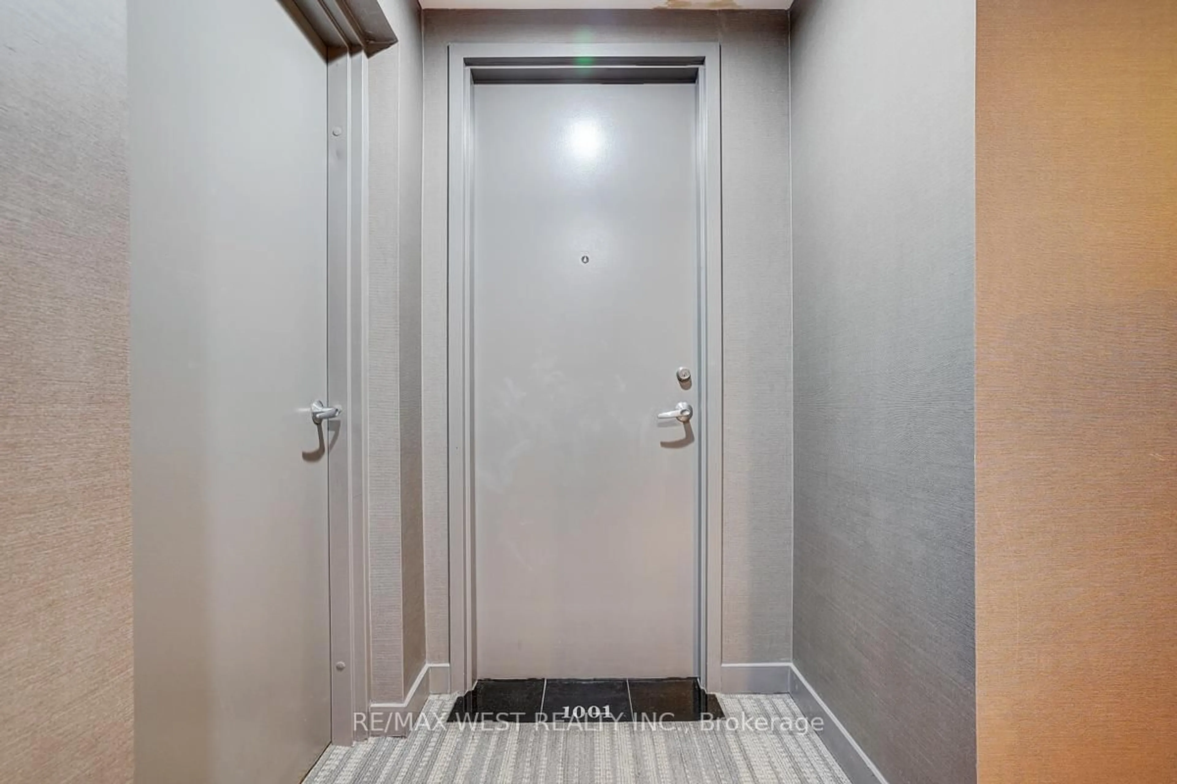 Indoor entryway for 797 Don Mills Rd #1001, Toronto Ontario M3C 1V1