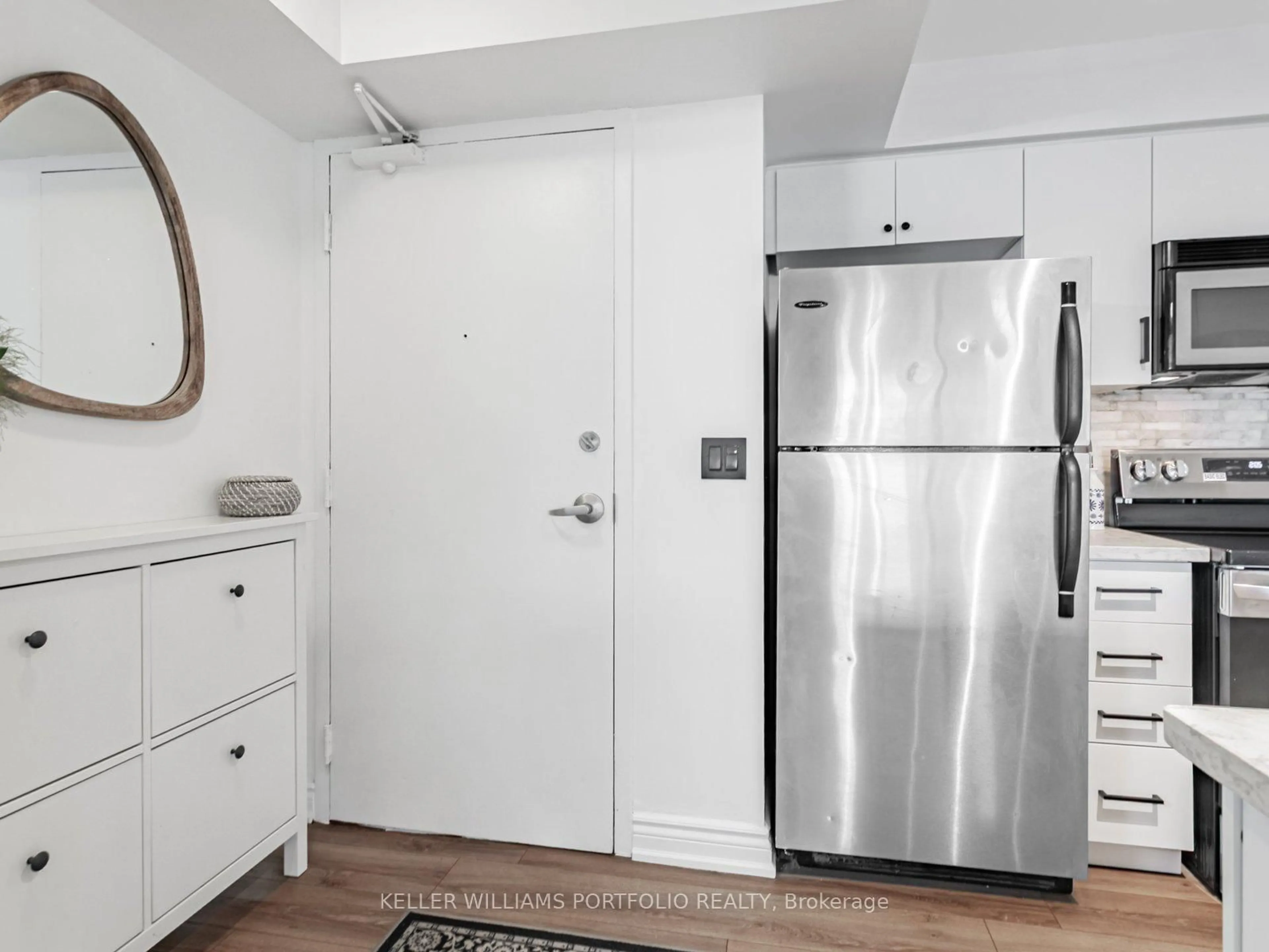 Indoor entryway for 255 Richmond St #1205, Toronto Ontario M5A 4T7