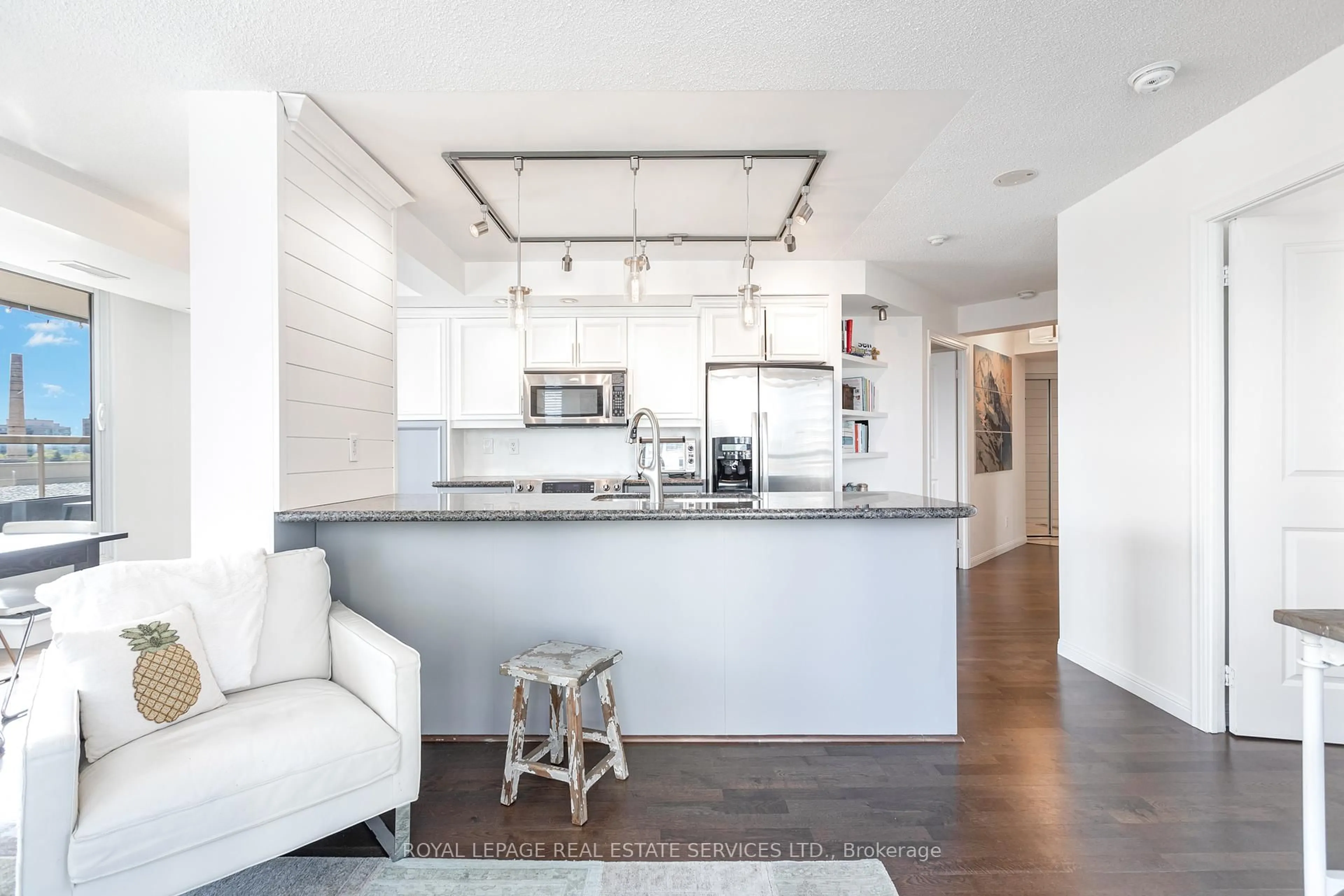 Open concept kitchen, unknown for 900 Mt Pleasant Rd #707, Toronto Ontario M4P 3J9