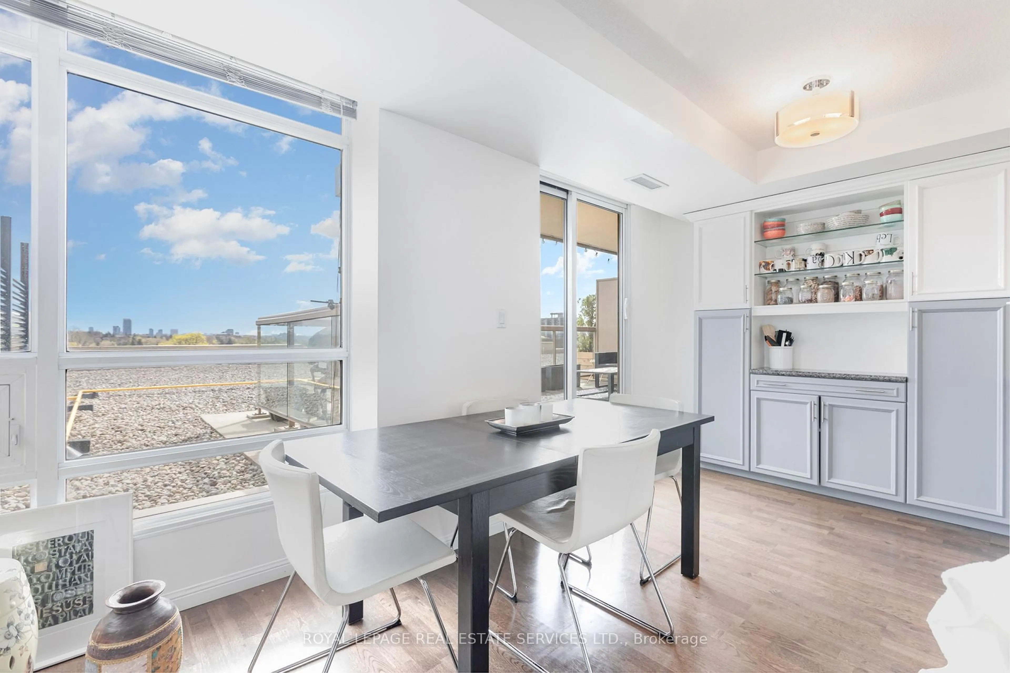 Open concept kitchen, unknown for 900 Mt Pleasant Rd #707, Toronto Ontario M4P 3J9