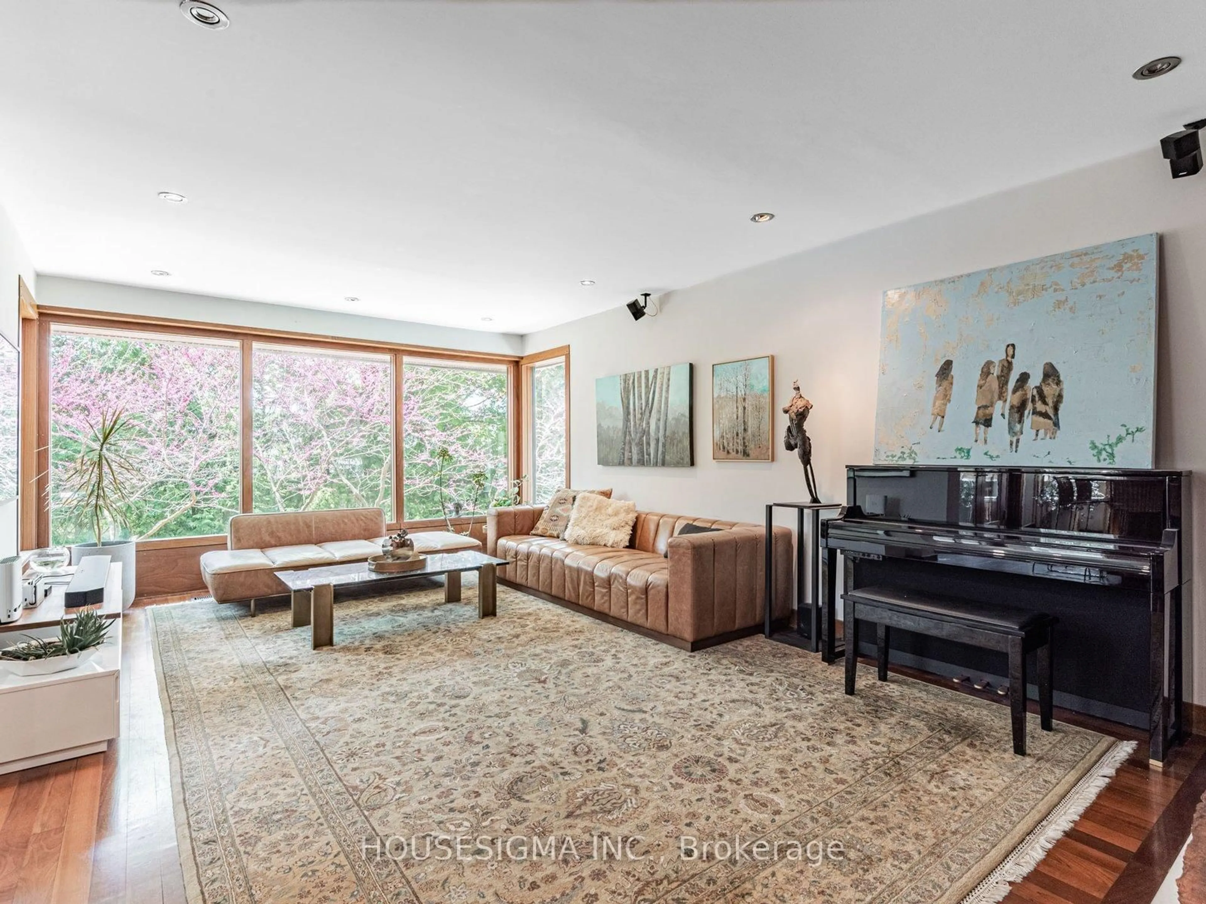 Living room with furniture, unknown for 94 Laurentide Dr, Toronto Ontario M3A 3E5
