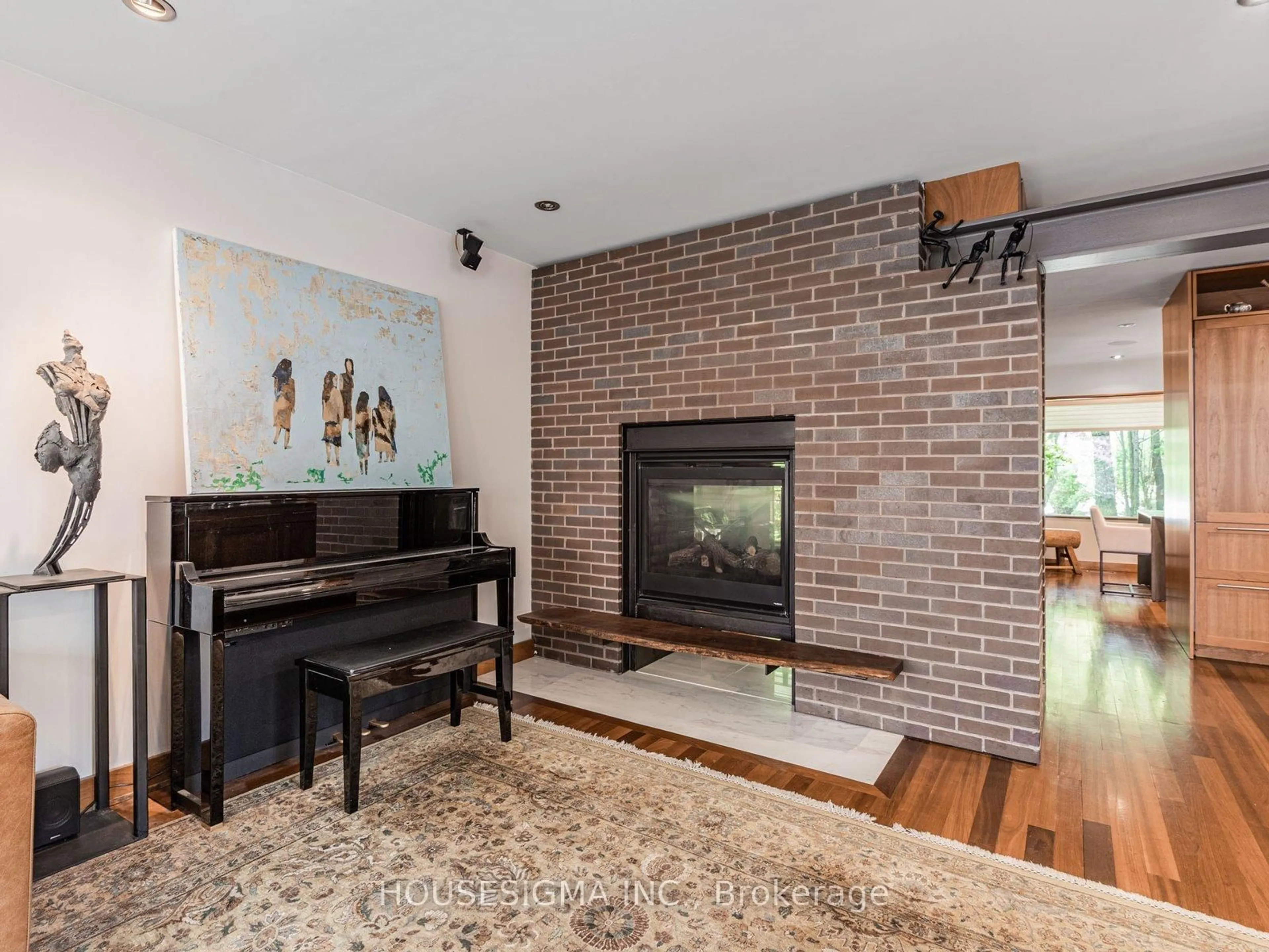 Living room with furniture, unknown for 94 Laurentide Dr, Toronto Ontario M3A 3E5