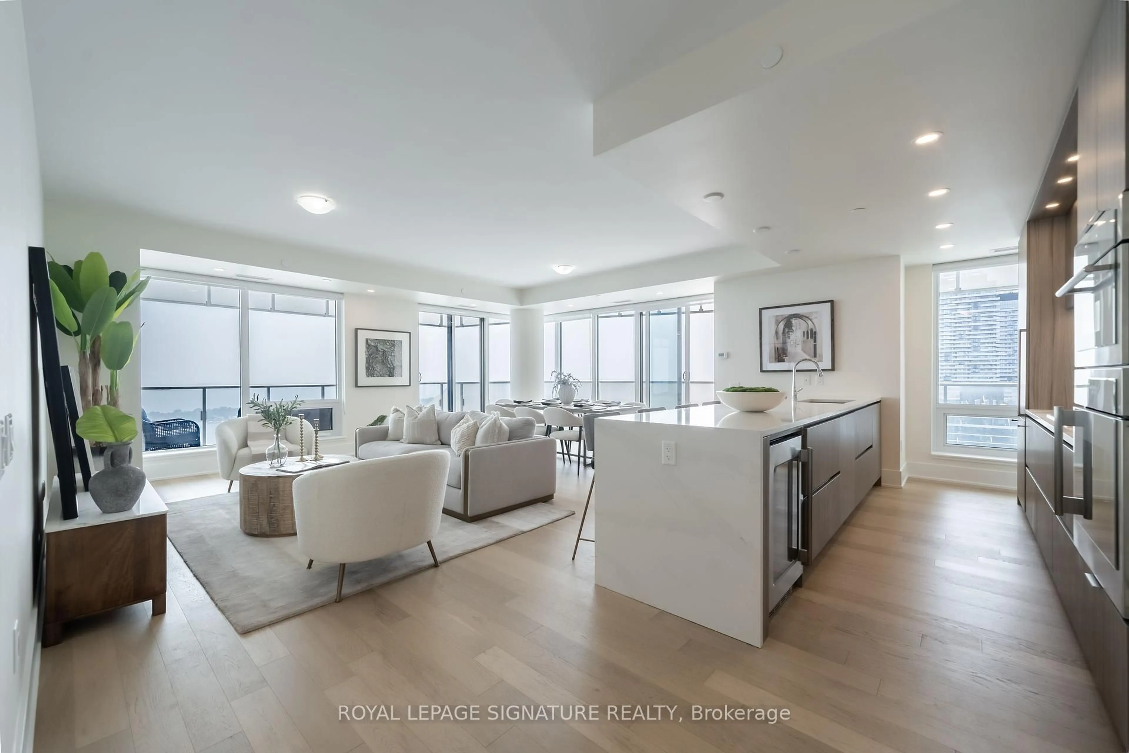 Unknown for 28 Freeland St #5402, Toronto Ontario M5E 1E3