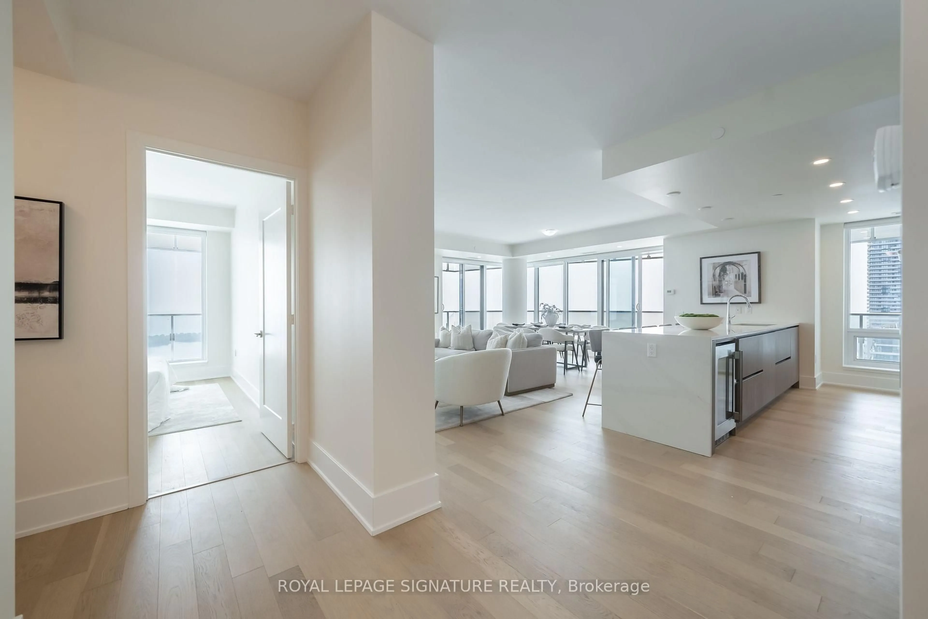 Unknown for 28 Freeland St #5402, Toronto Ontario M5E 1E3