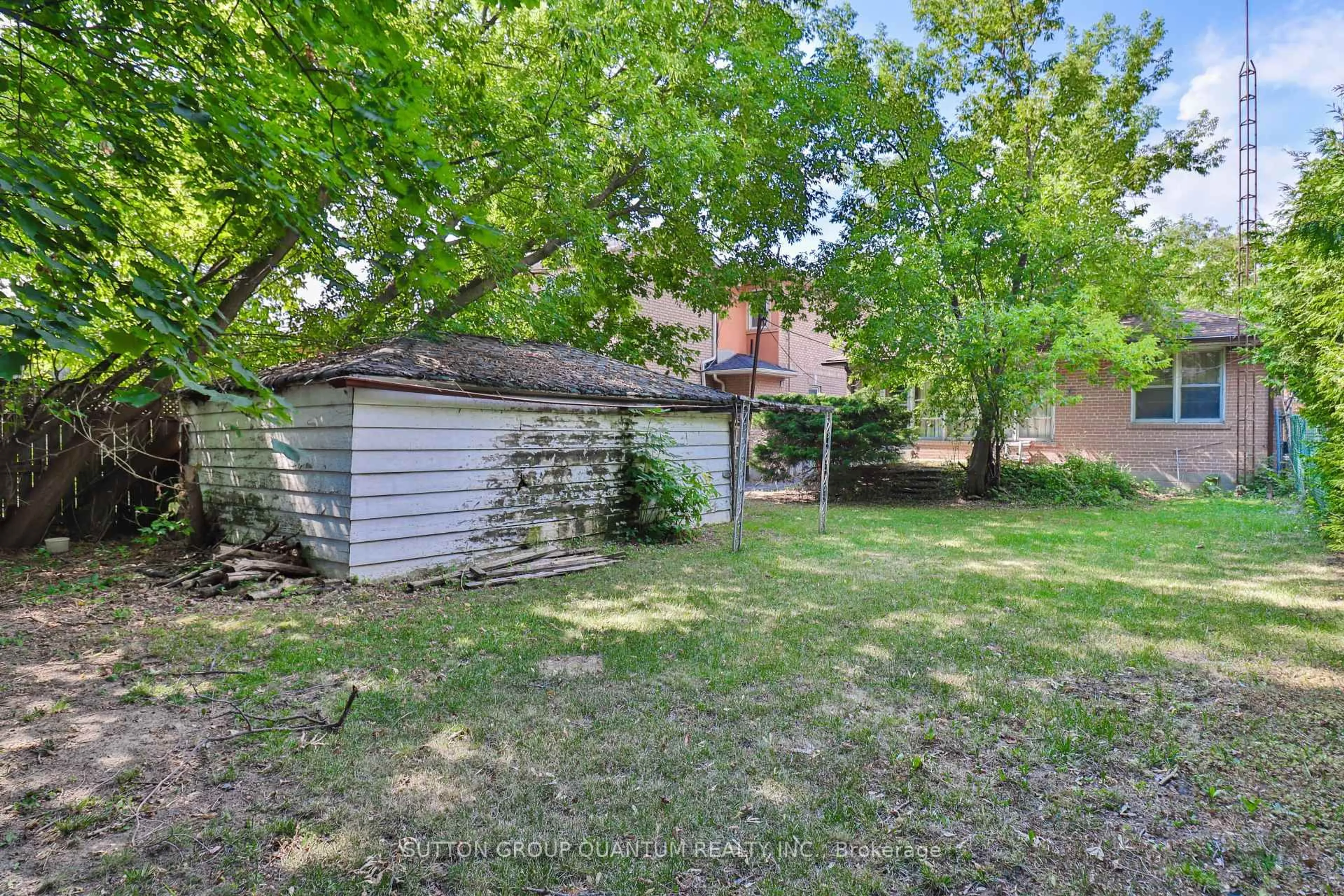 Patio, street for 11 Collinson Blvd, Toronto Ontario M3H 3B7