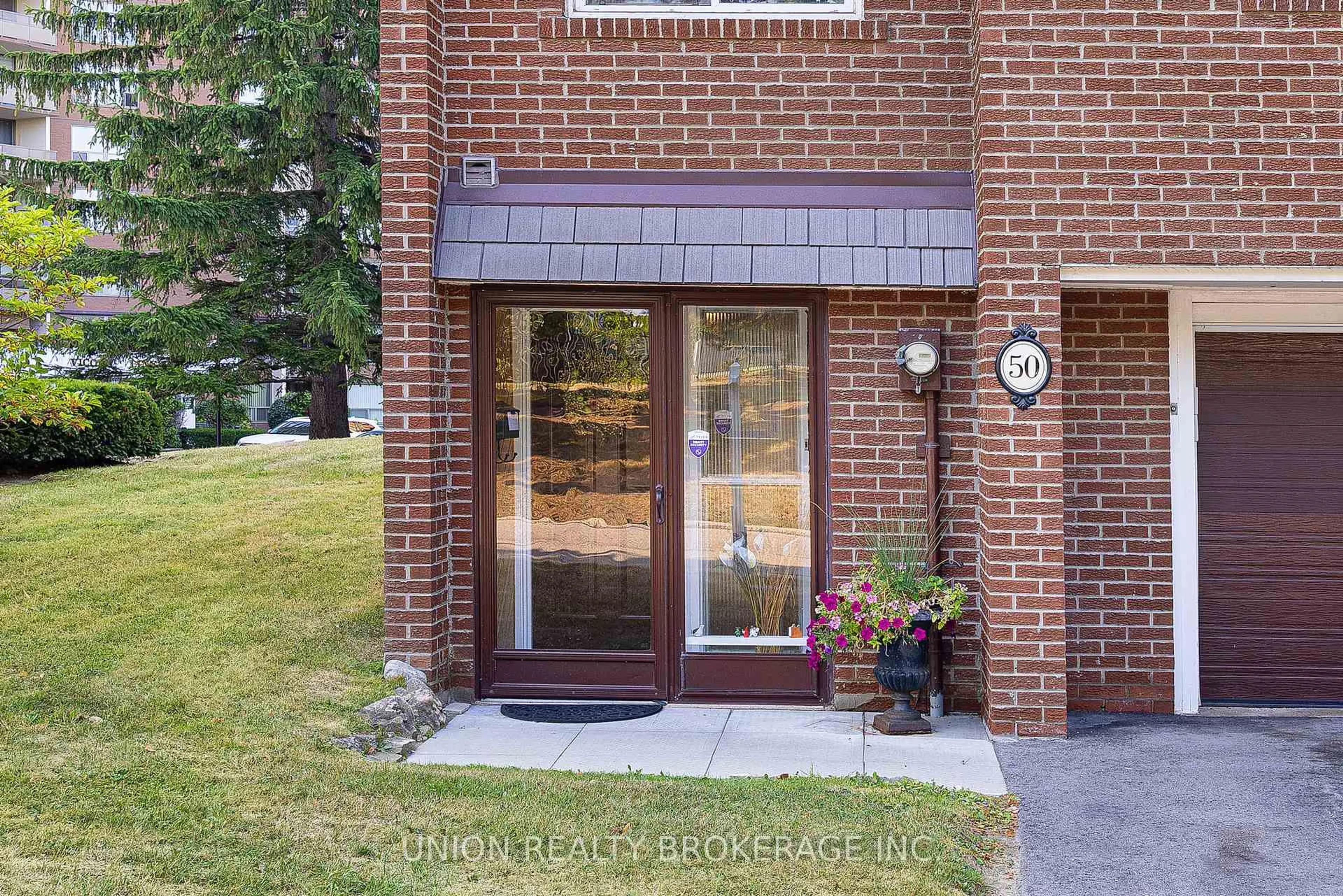 Home with brick exterior material, street for 50 Vicora Link Way #1, Toronto Ontario M3C 1B1