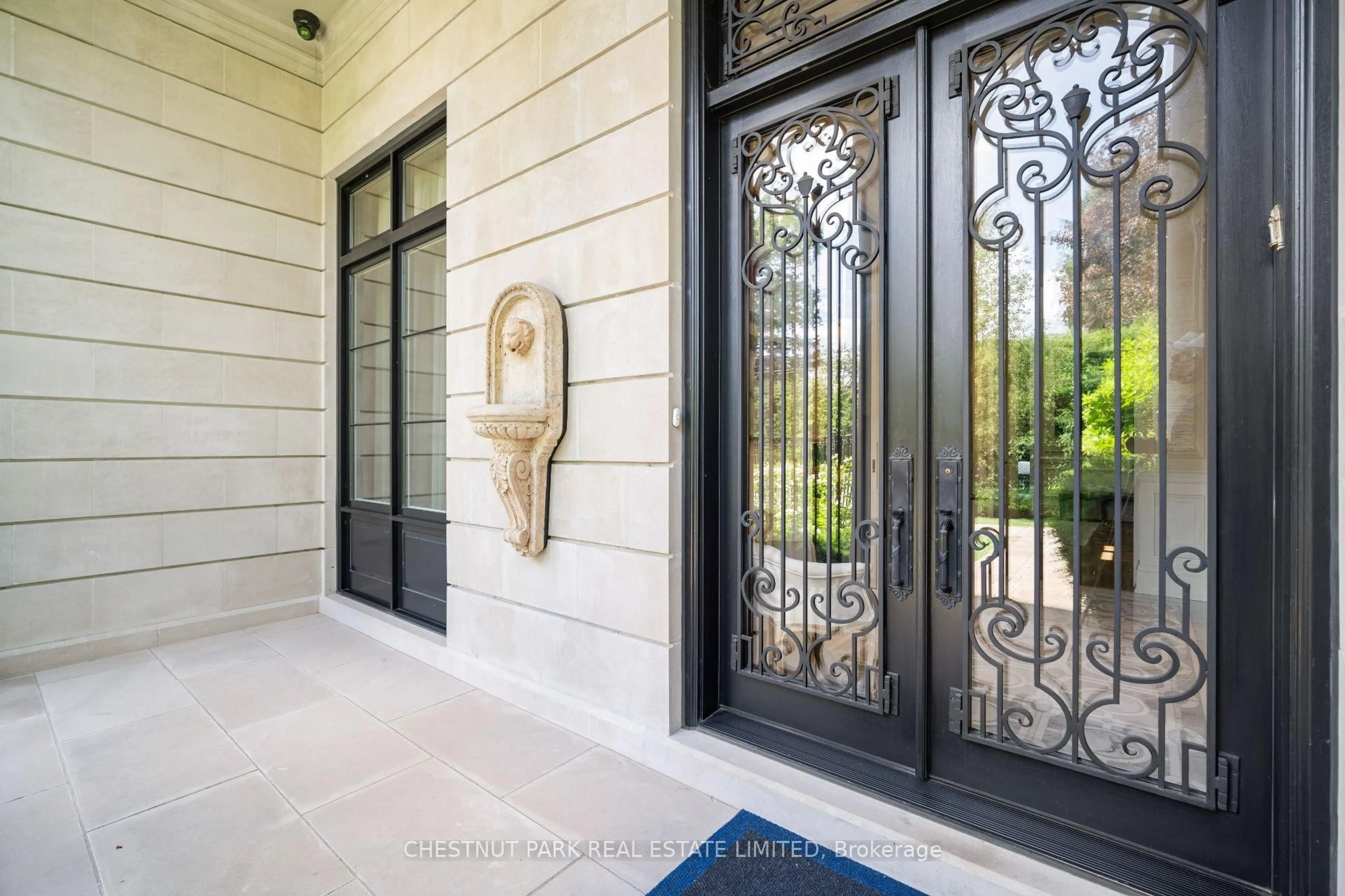Indoor entryway for 14 Banbury Rd, Toronto Ontario M3B 2K4