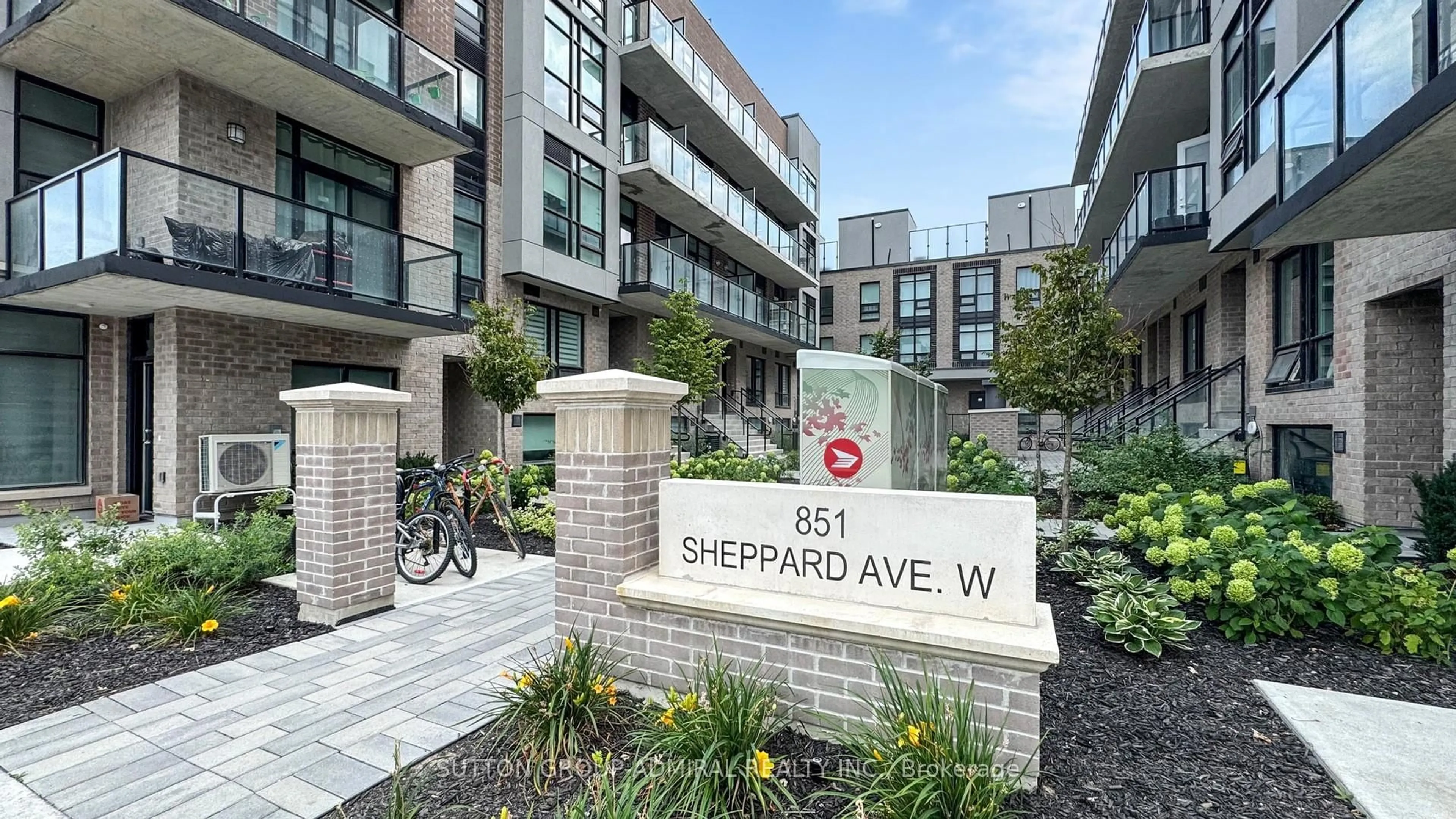 Patio, street for 851 Sheppard Ave #TH20, Toronto Ontario M3H 0G2