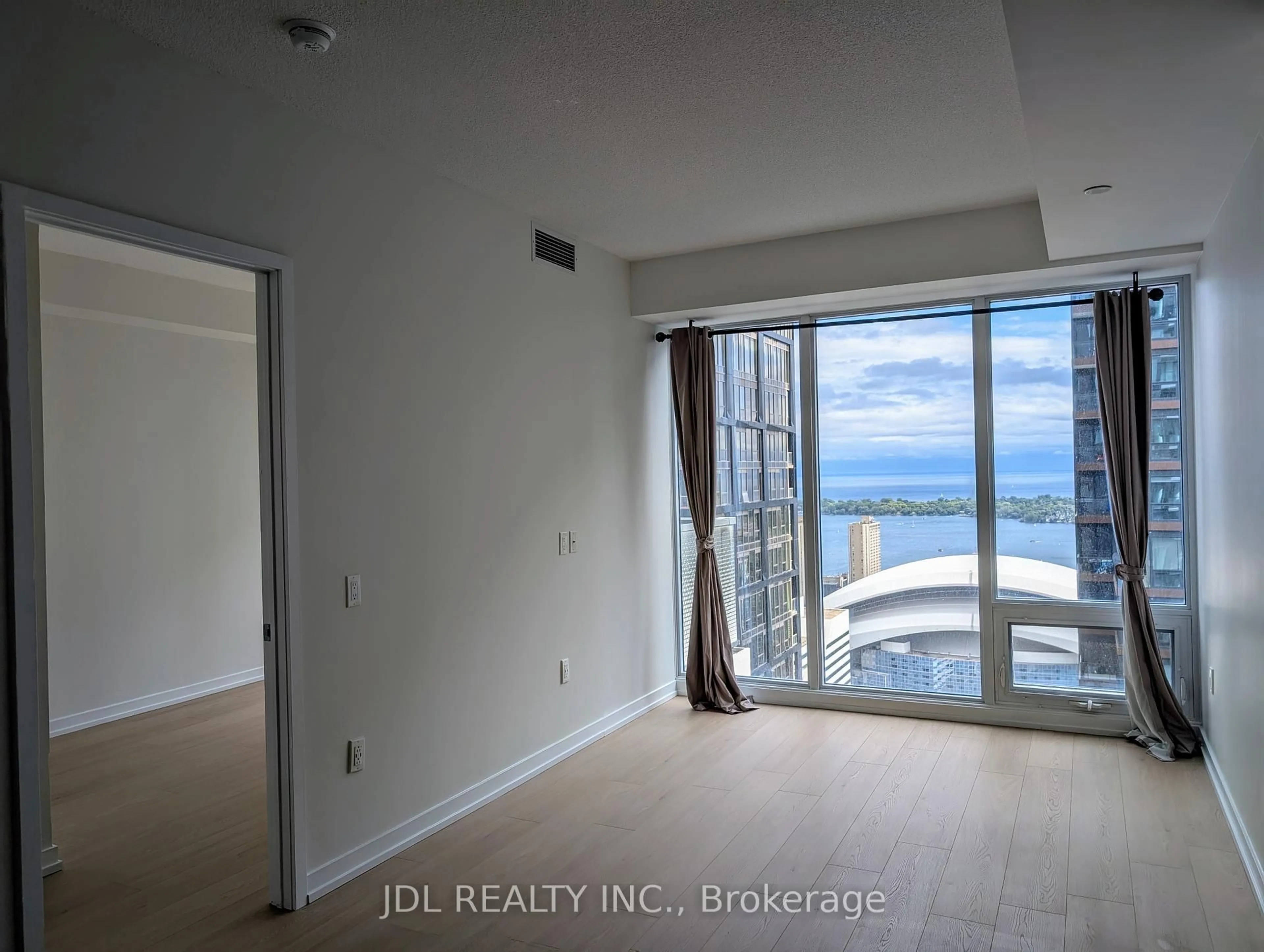 A pic of a room for 125 Blue Jays Way #4701, Toronto Ontario M5V 0N5