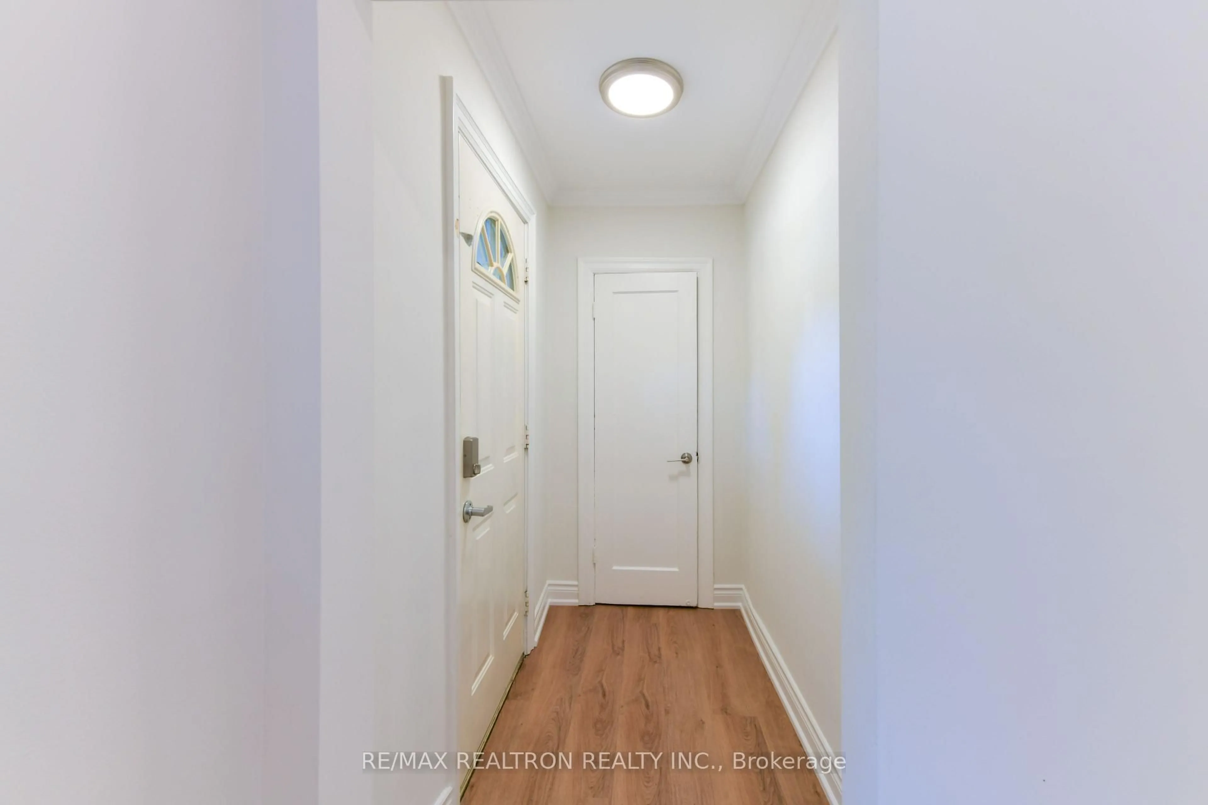 Indoor entryway for 150 Upper Canada Dr, Toronto Ontario M2P 1S8