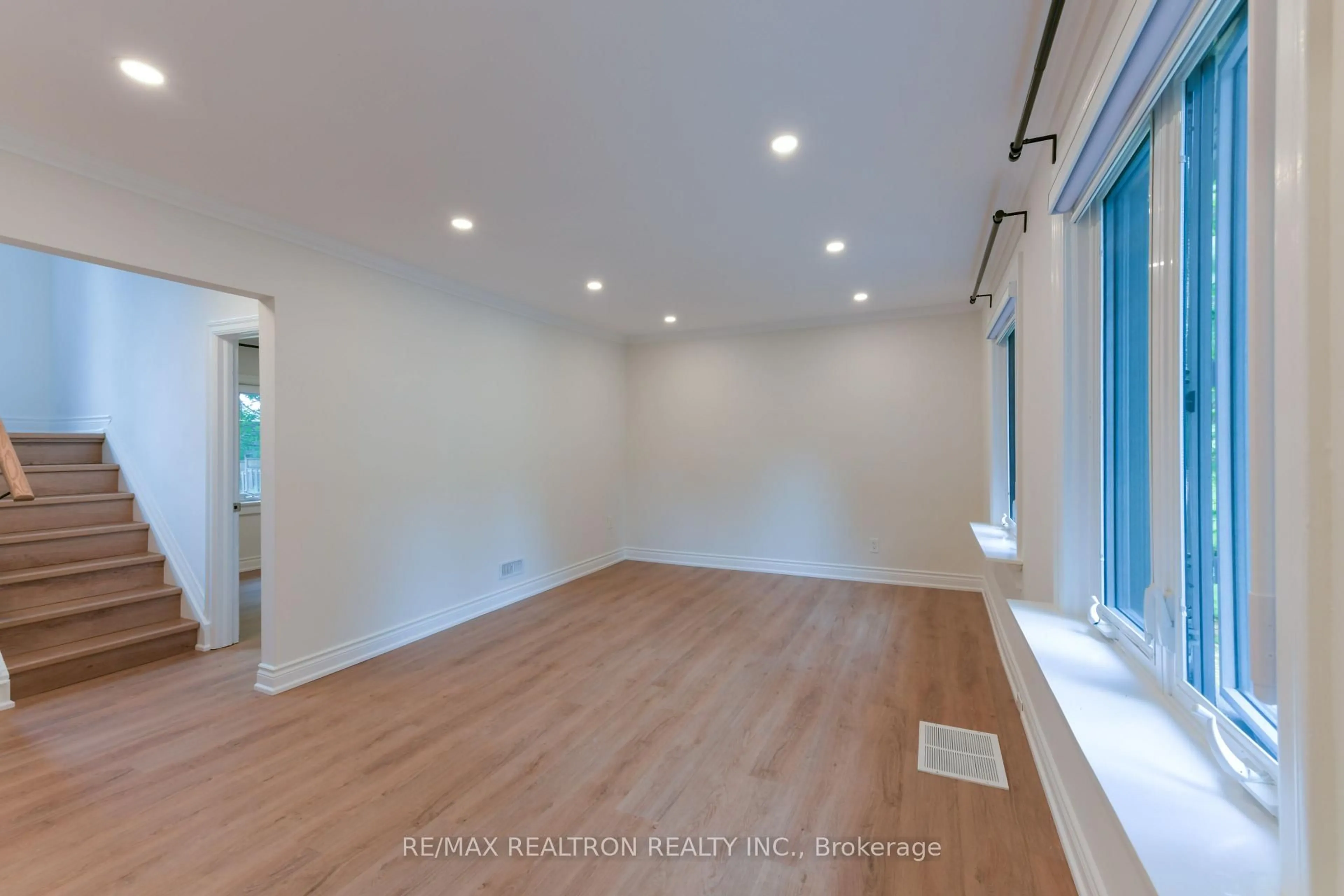 A pic of a room for 150 Upper Canada Dr, Toronto Ontario M2P 1S8