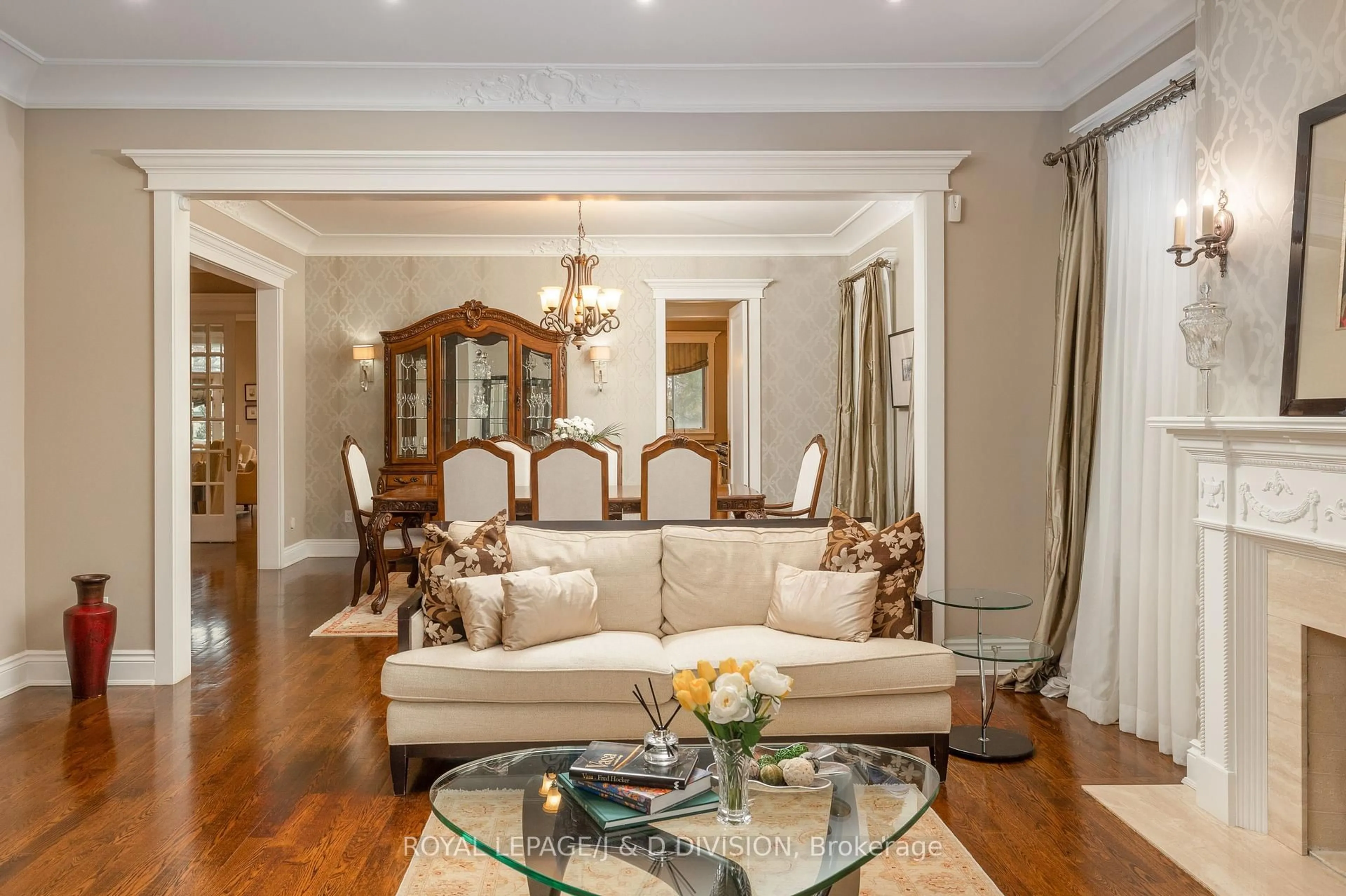 Living room with furniture, unknown for 210 St Leonard's Ave, Toronto Ontario M4N 1K7