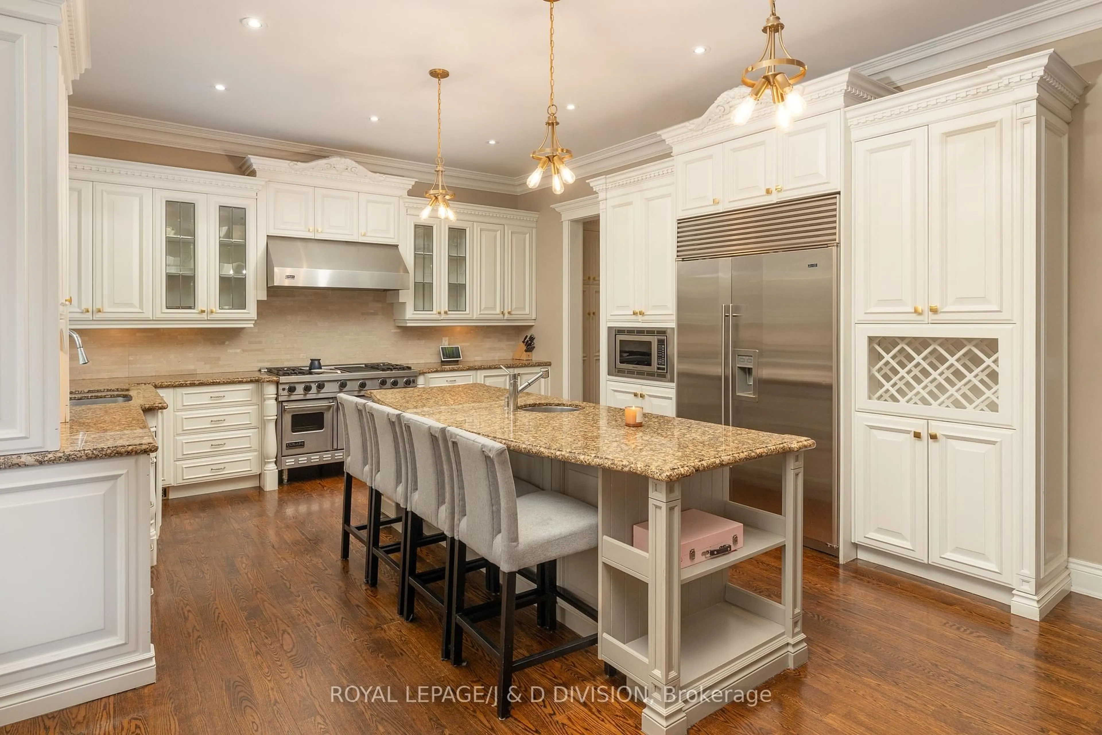 Open concept kitchen, ceramic/tile floor for 210 St Leonard's Ave, Toronto Ontario M4N 1K7