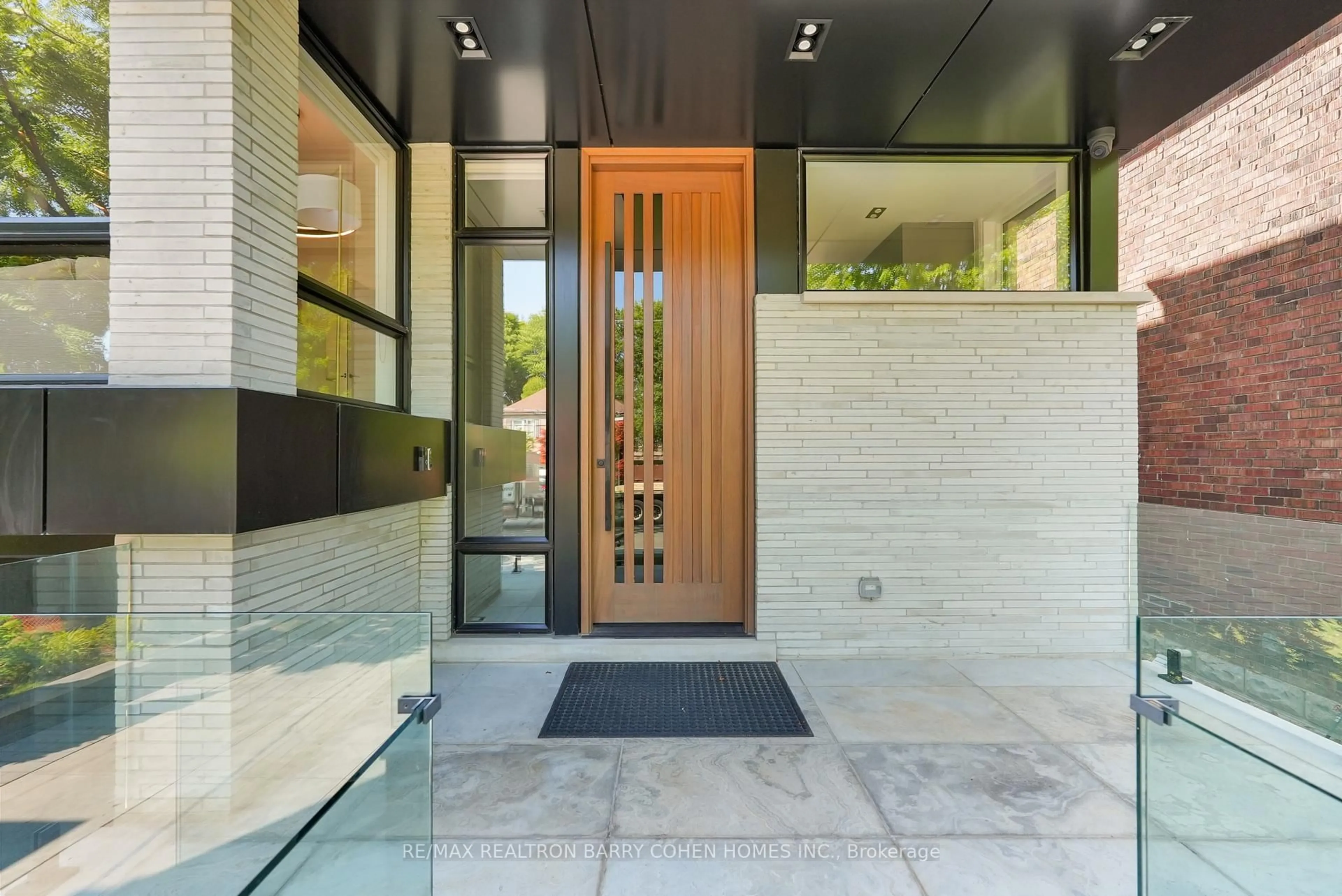 Indoor entryway for 52 Elmsthorpe Ave, Toronto Ontario M5P 2L7