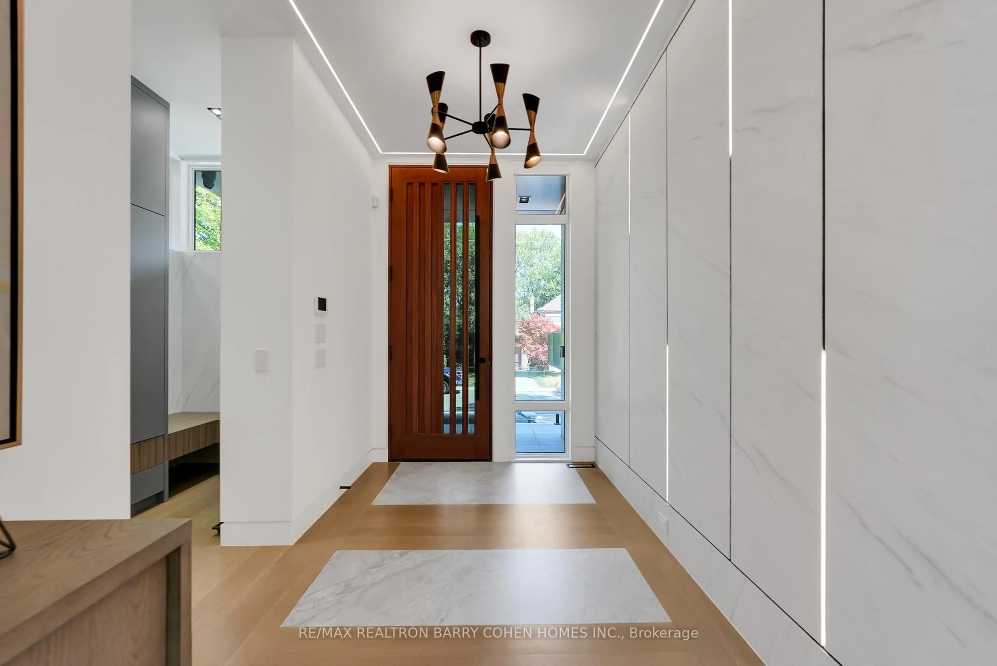 Indoor entryway for 52 Elmsthorpe Ave, Toronto Ontario M5P 2L7